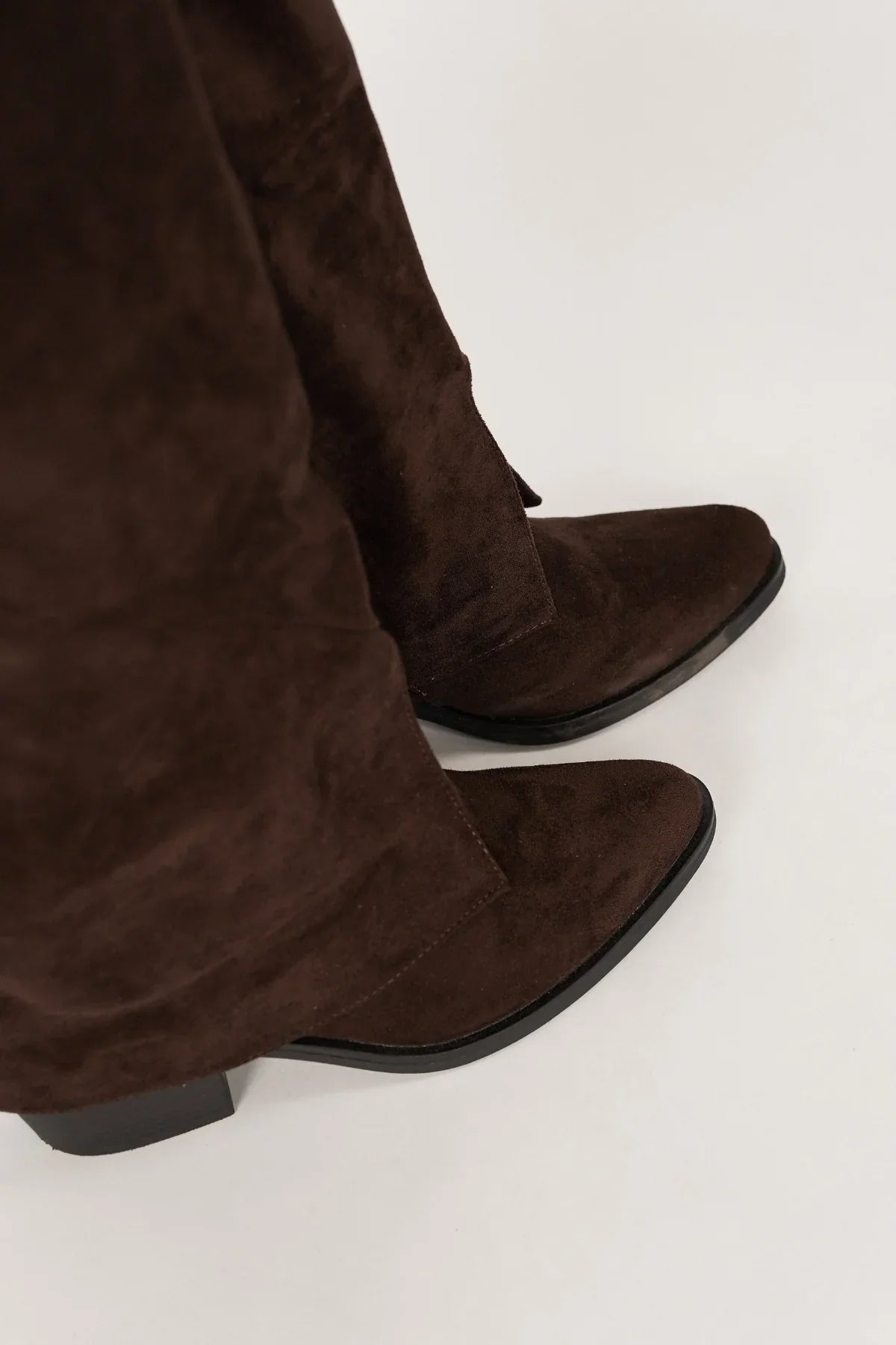Bottes hautes à revers et talon bloc Olivia — Amielle Paris