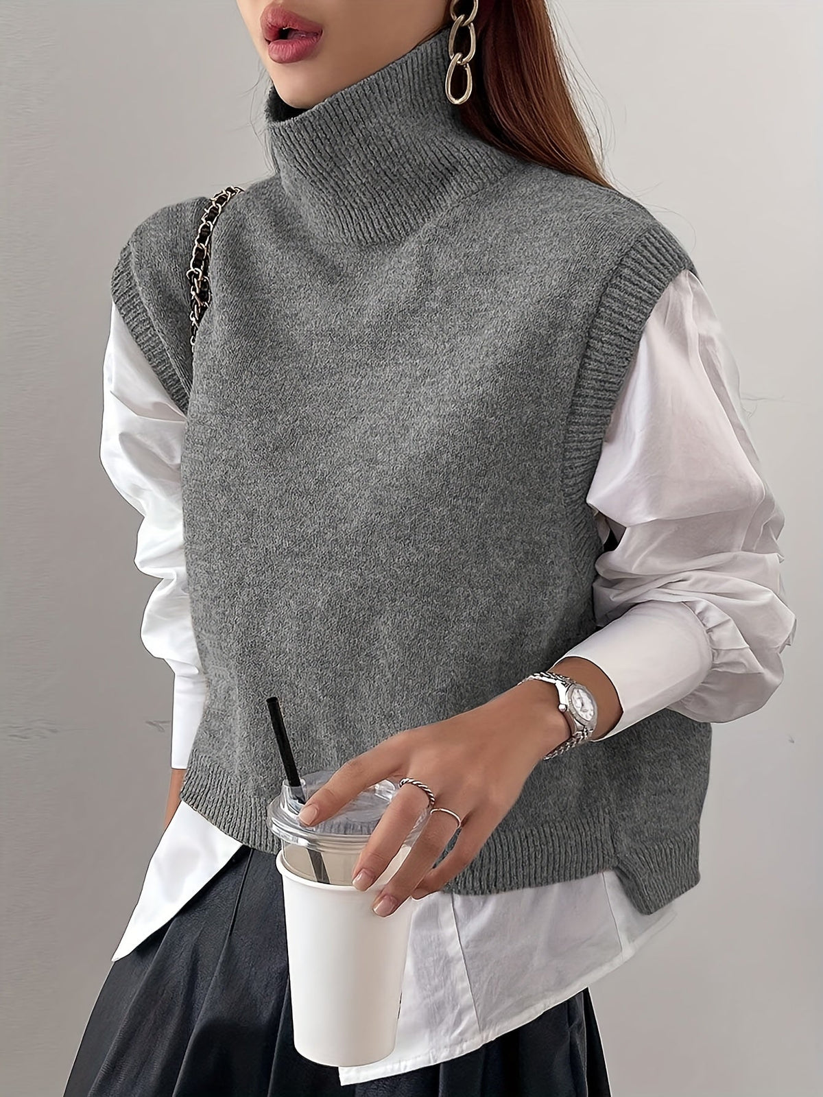 Pull sans manches à col roulé et fentes — Amielle Paris