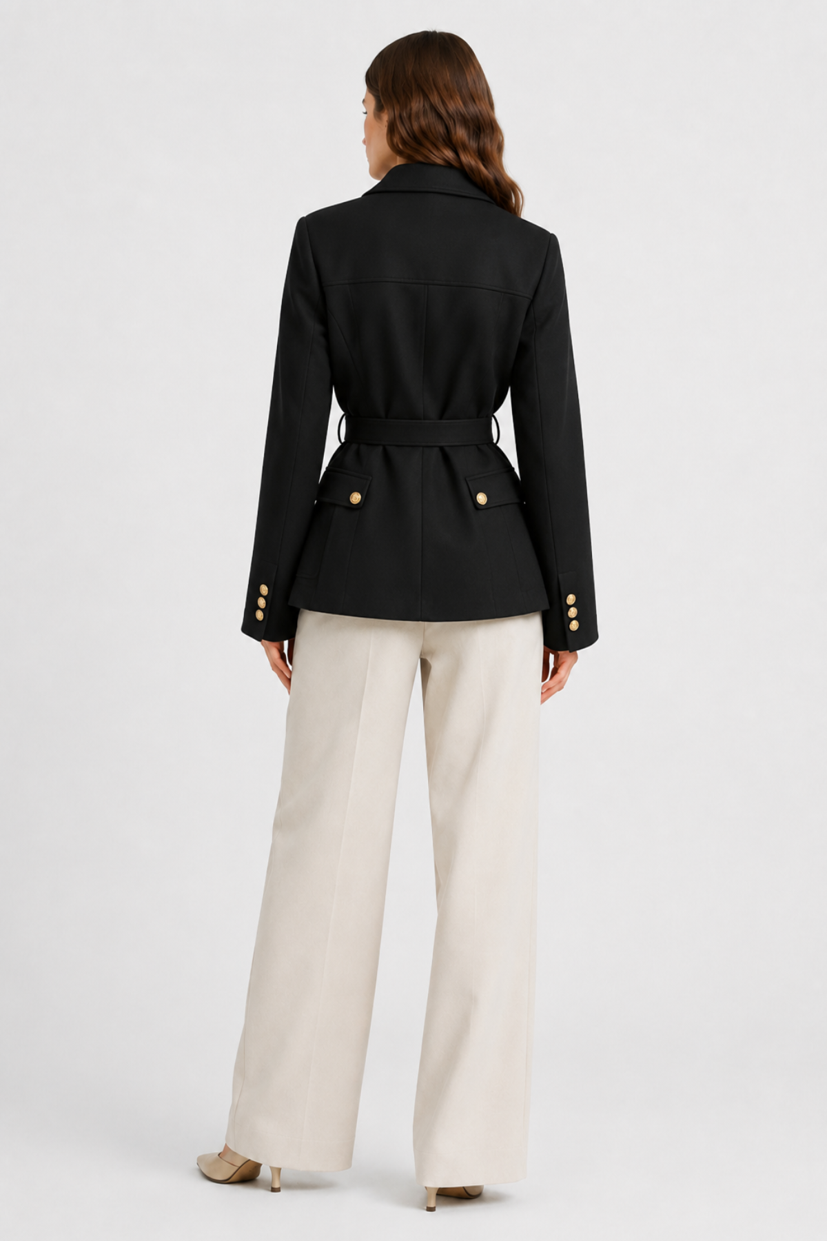 Tissary — Blazer ceinturé à boutons dorés — Amielle Paris
