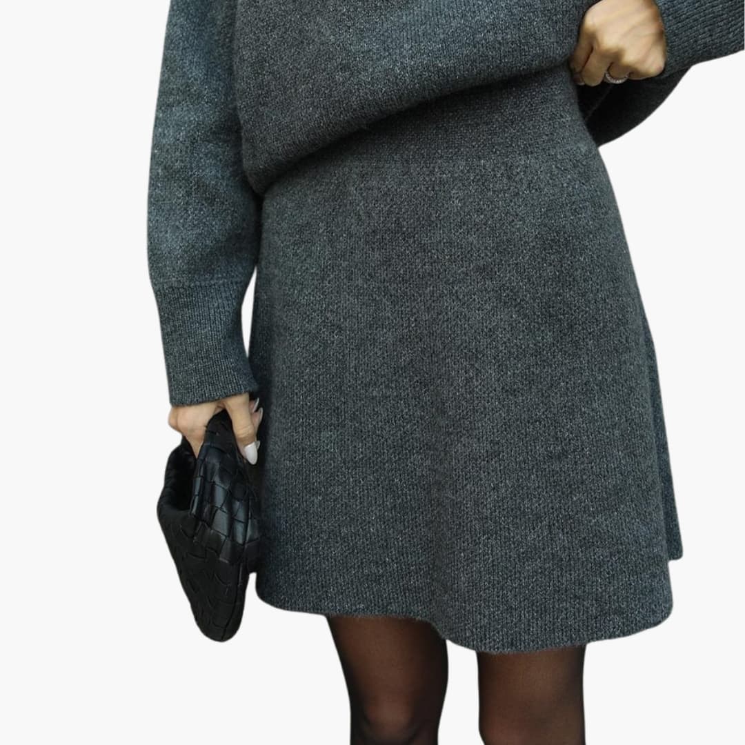 Ensemble pull et minijupe en maille — Amielle Paris
