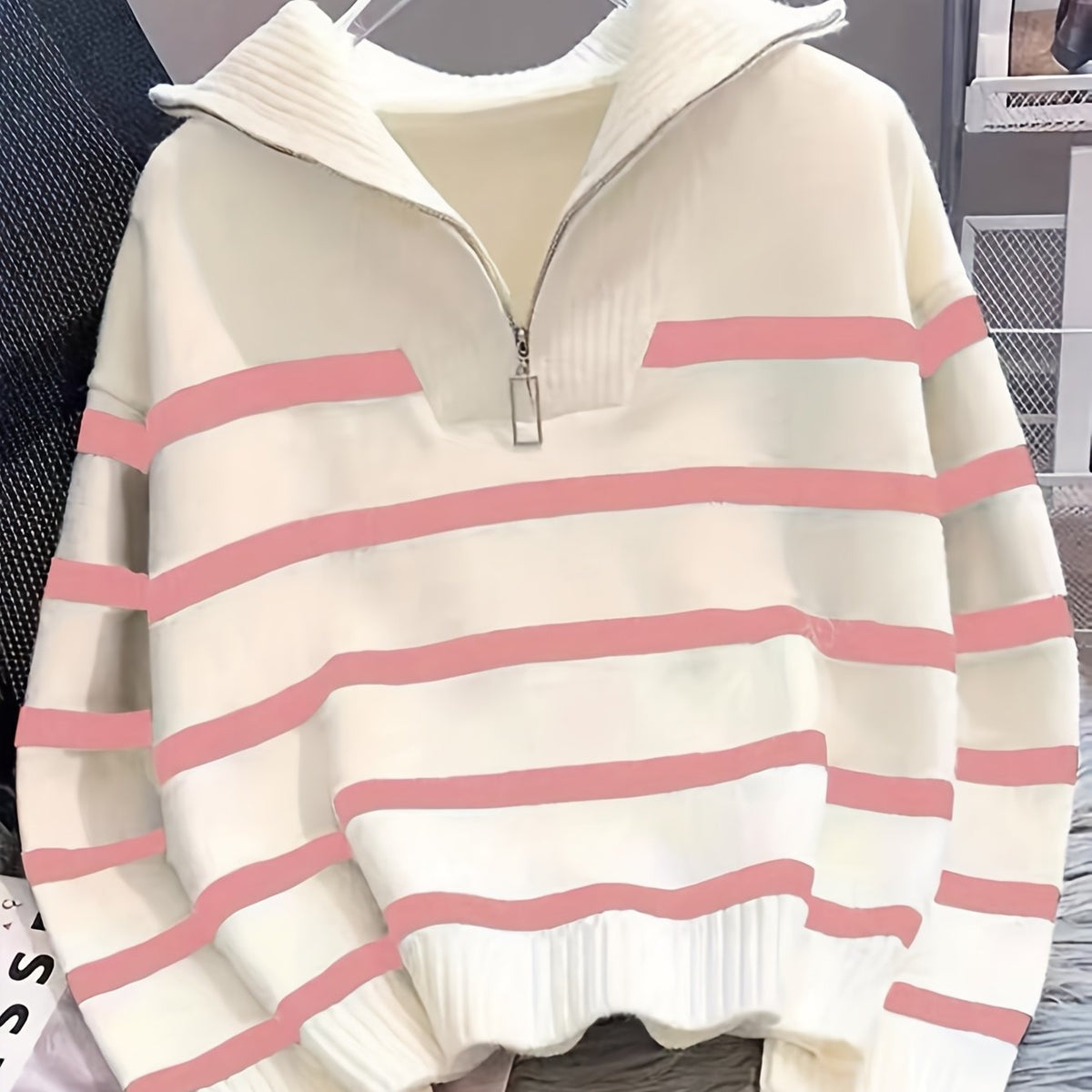 Perrine | Pull rayé à col partiellement zippé — Amielle Paris