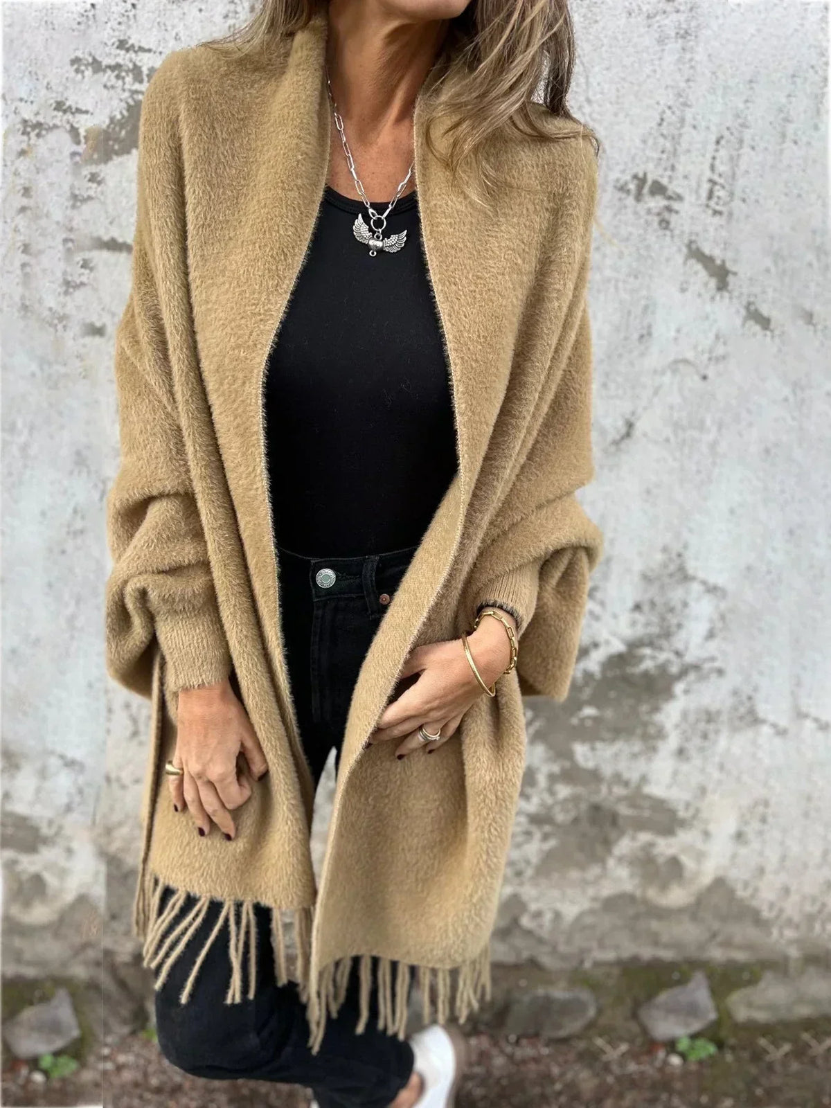 Gilet drapé duveteux à franges — Amielle Paris