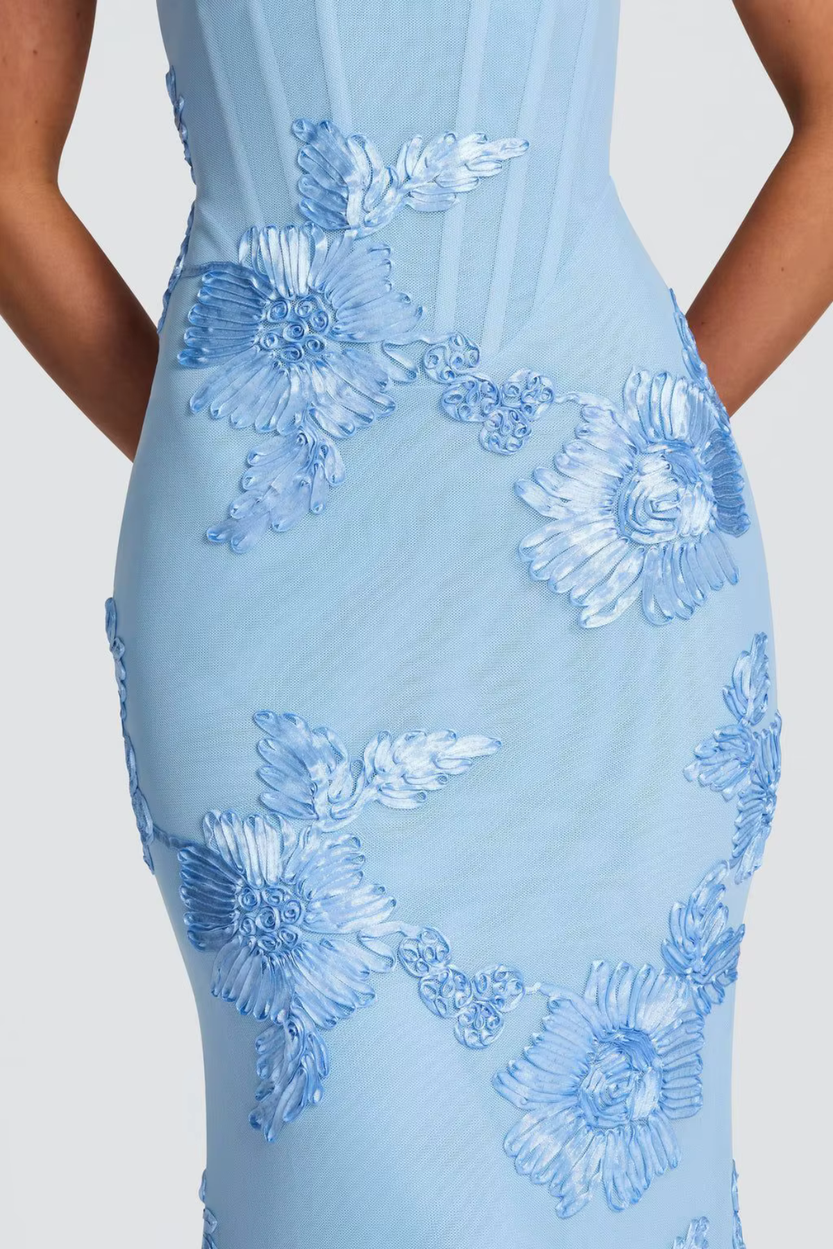 Seraphina — Robe longue à broderies florales — Amielle Paris