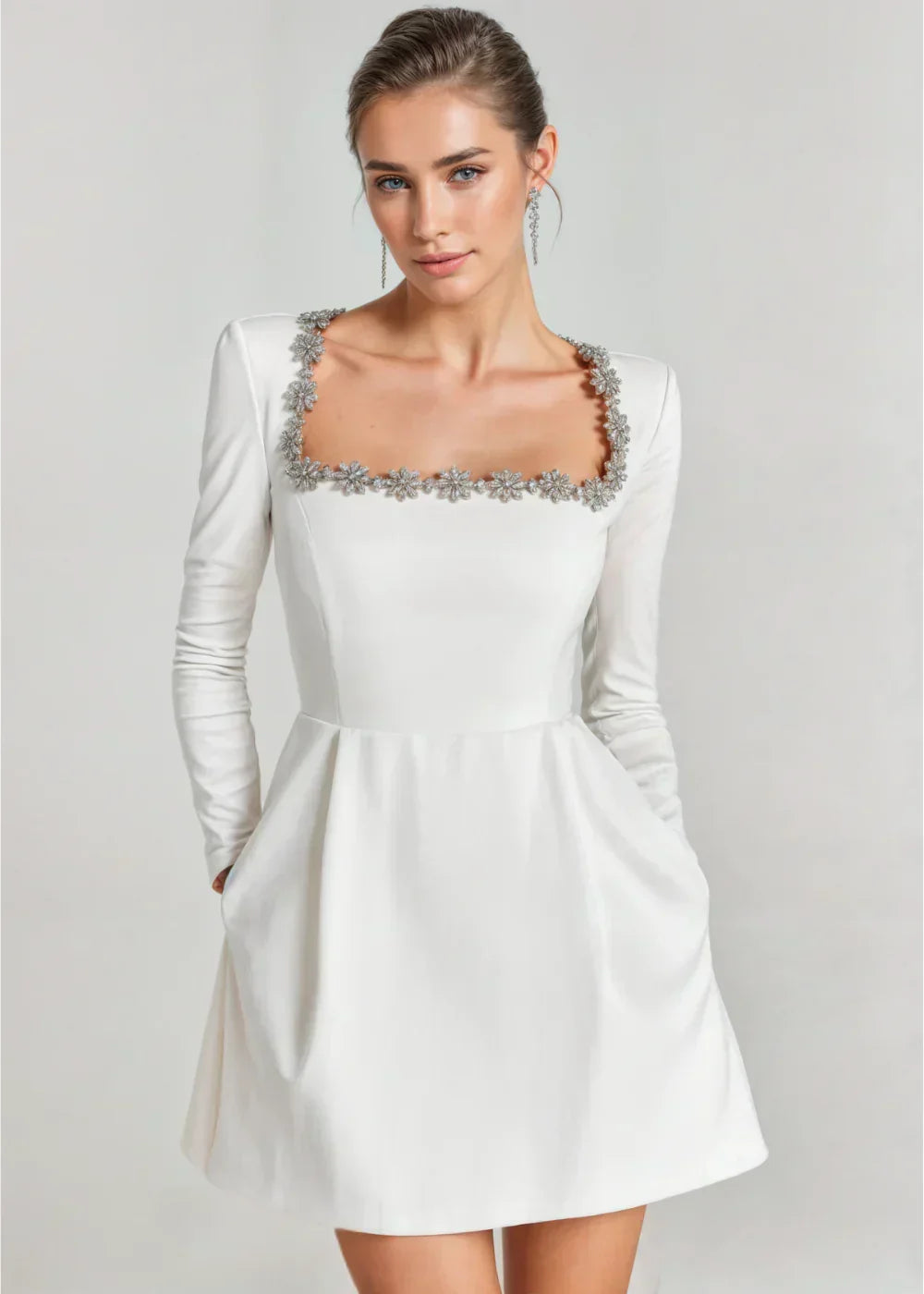 Margaux | Robe courte en velours à encolure bijou — Amielle Paris