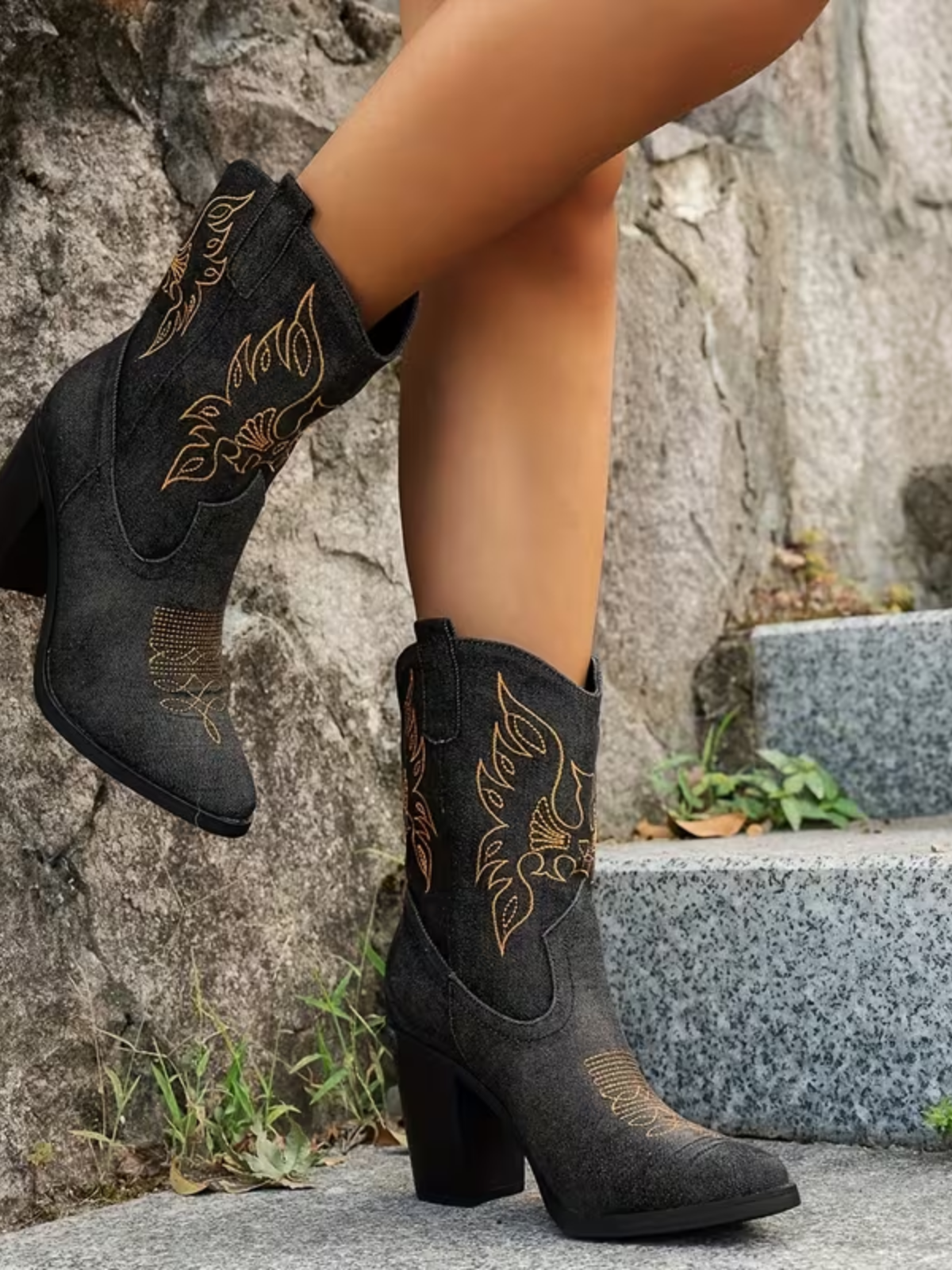 Bottines western en denim brodé Avessa — Amielle Paris