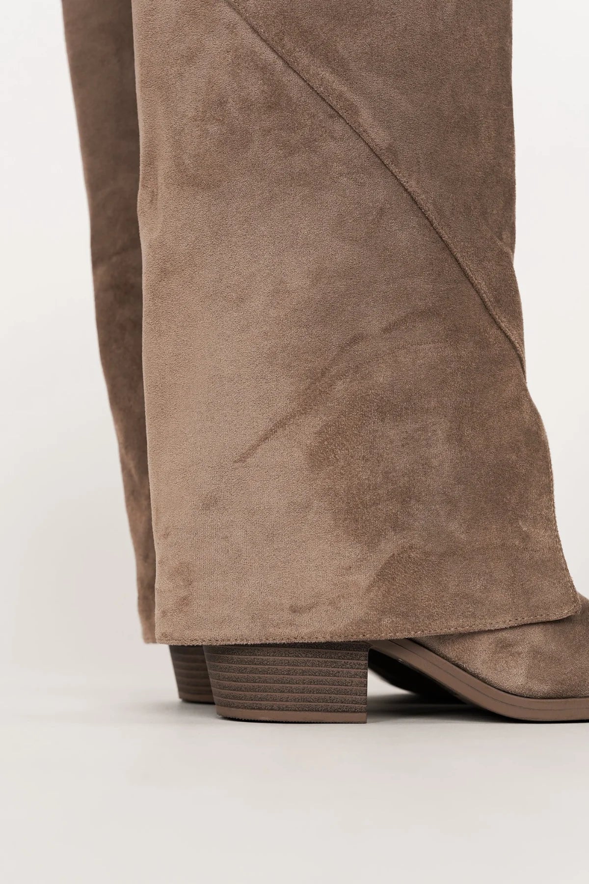 Bottes hautes à revers et talon bloc Olivia — Amielle Paris