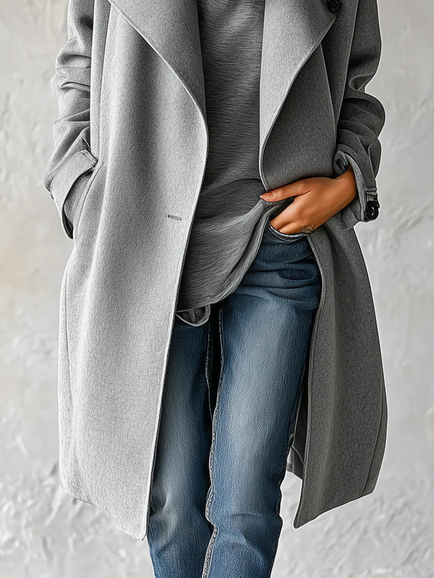 Manteau drapé à larges revers — Amielle Paris