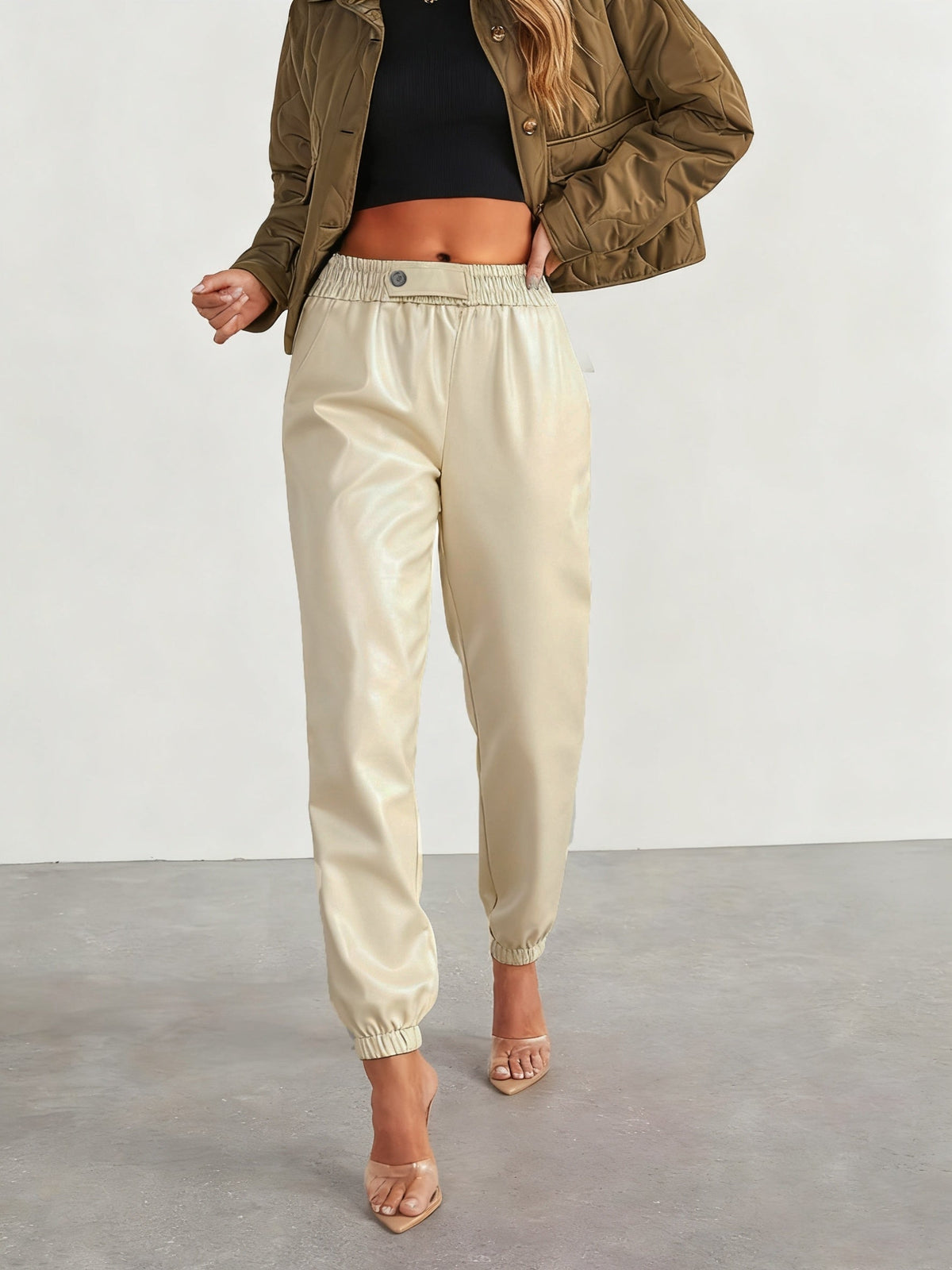 Pantalon aspect cuir à taille et chevilles élastiquées — Amielle Paris