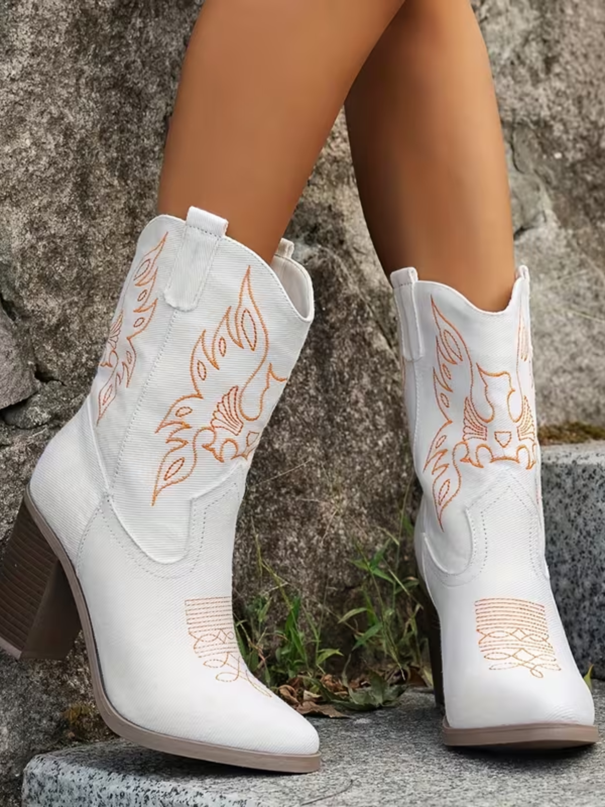 Bottines western en denim brodé Avessa — Amielle Paris
