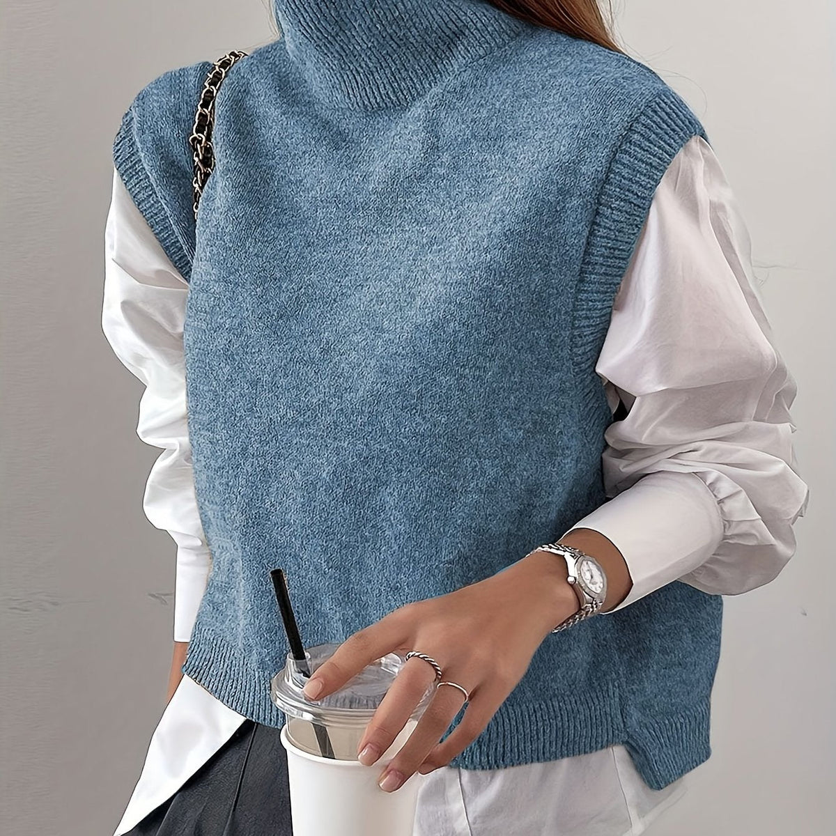 Pull sans manches à col roulé et fentes — Amielle Paris