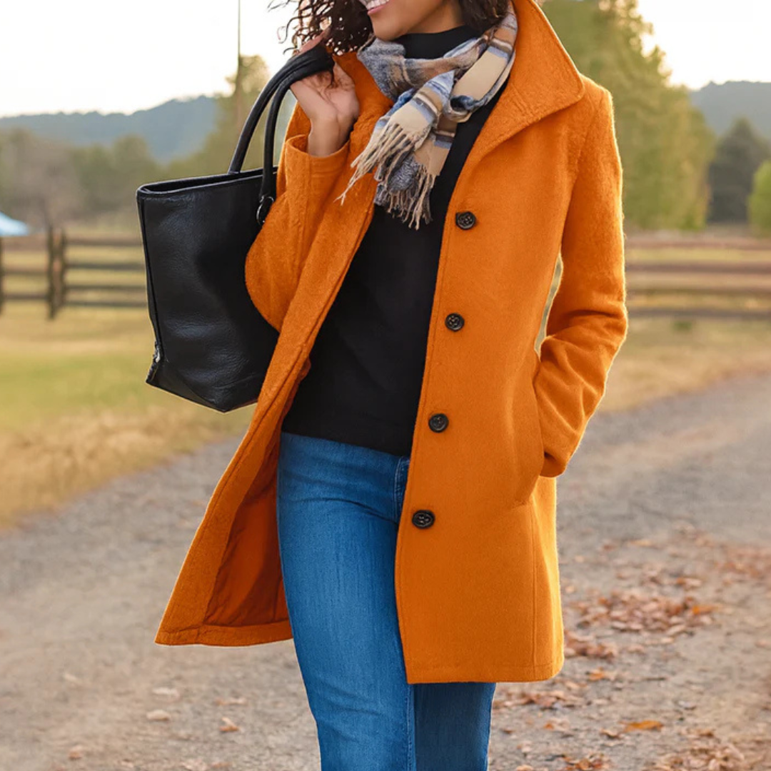 Manteau long à patte de boutonnage et revers — Amielle Paris