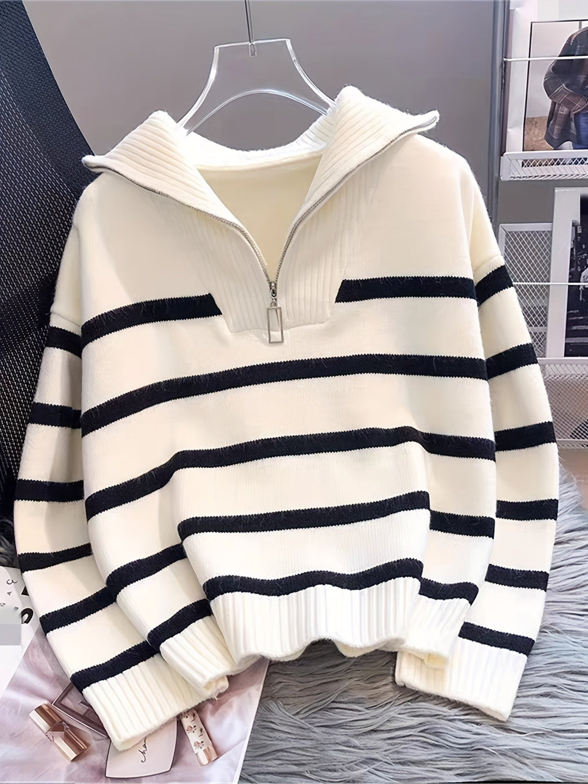 Perrine | Pull rayé à col partiellement zippé — Amielle Paris