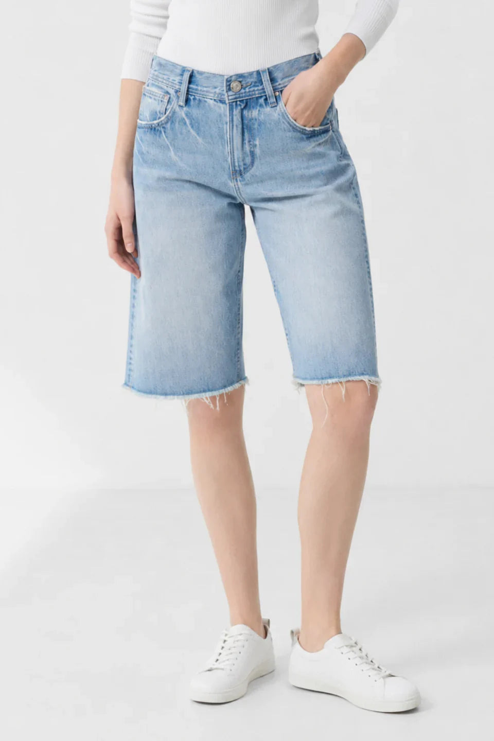 Bermuda en jean à ourlets effilochés — Nelly — Amielle Paris