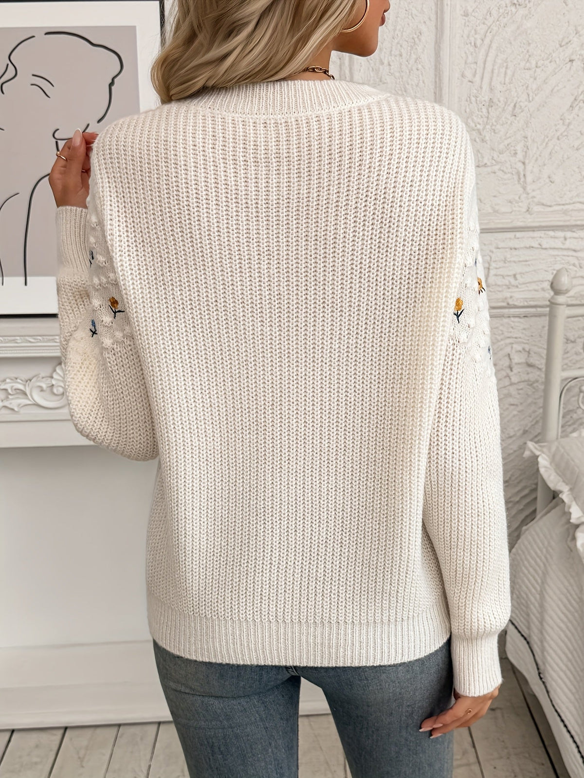 Isadora | Pull blanc à broderies fleuries — Amielle Paris