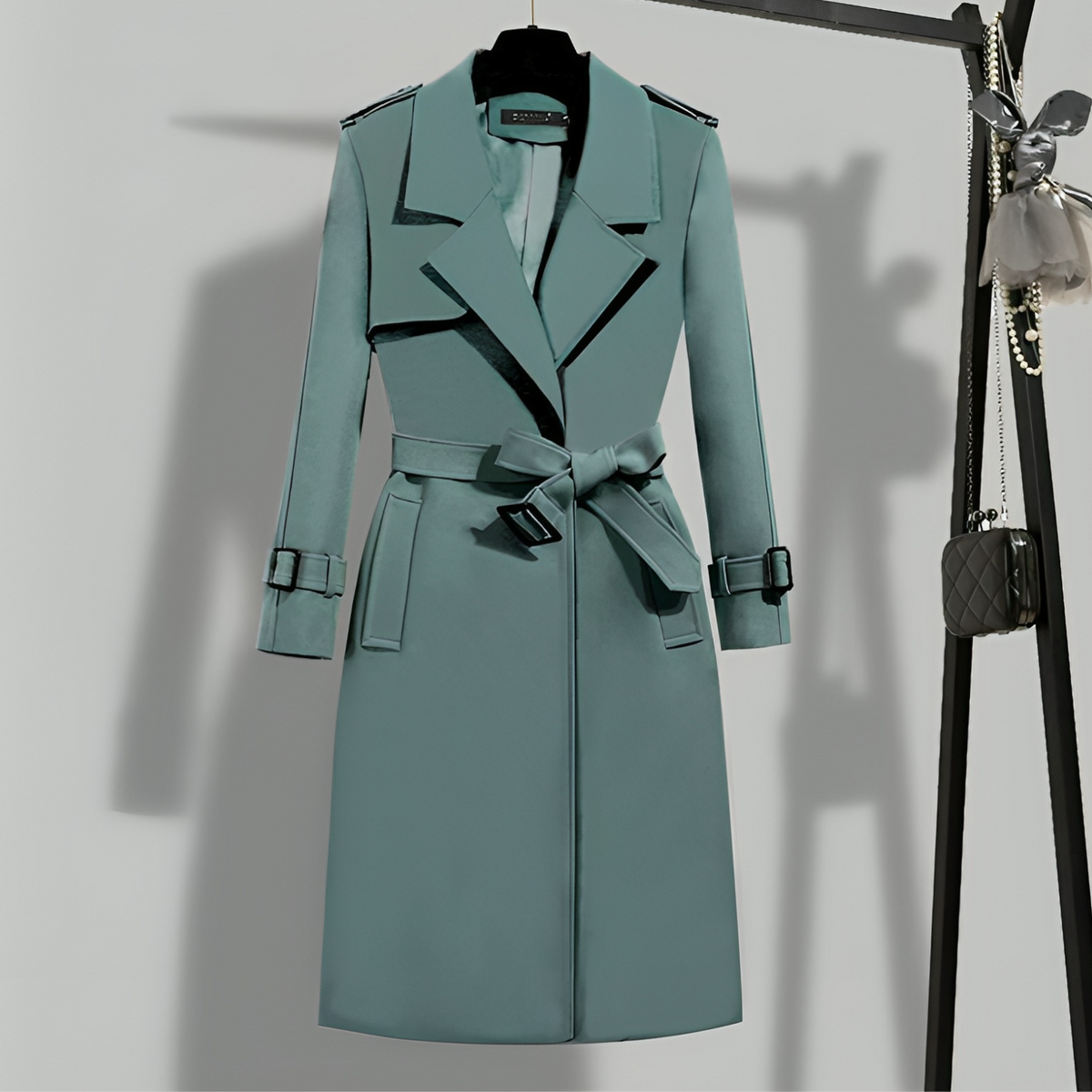 Amelia — Trench long à ligne ajustée — Amielle Paris