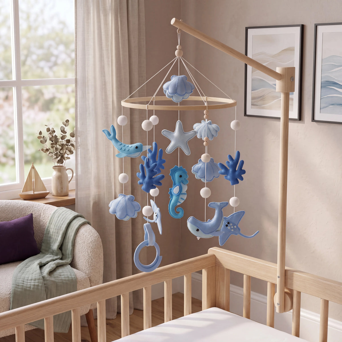 Mobile bébé en feutrine et perles de bois — vue 5