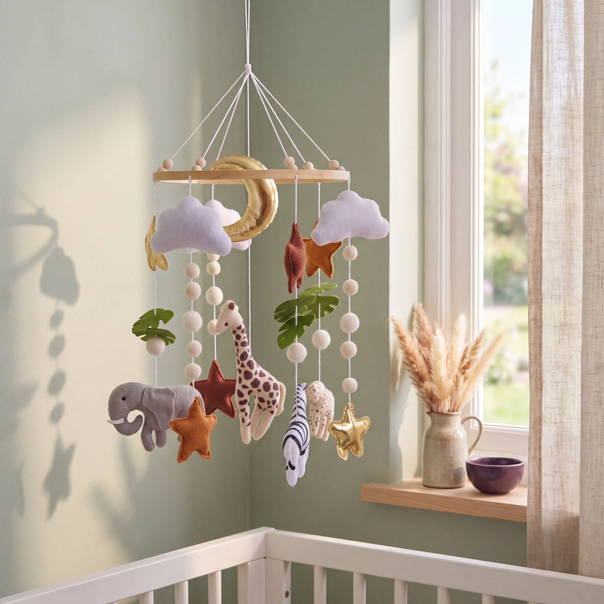 Mobile bébé en feutrine et perles de bois — vue 4