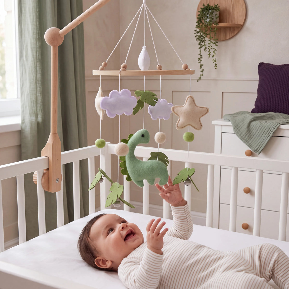 Mobile bébé en feutrine et perles de bois — vue 3