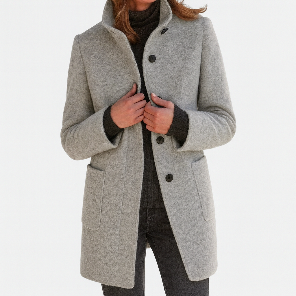 Manteau à col montant et boutonnage simple — Amielle Paris