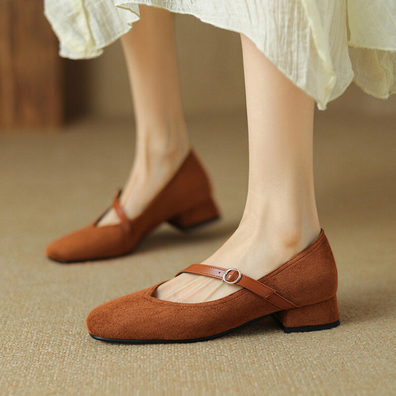 Chaussures Mary Jane aspect daim à petit talon — Amielle Paris