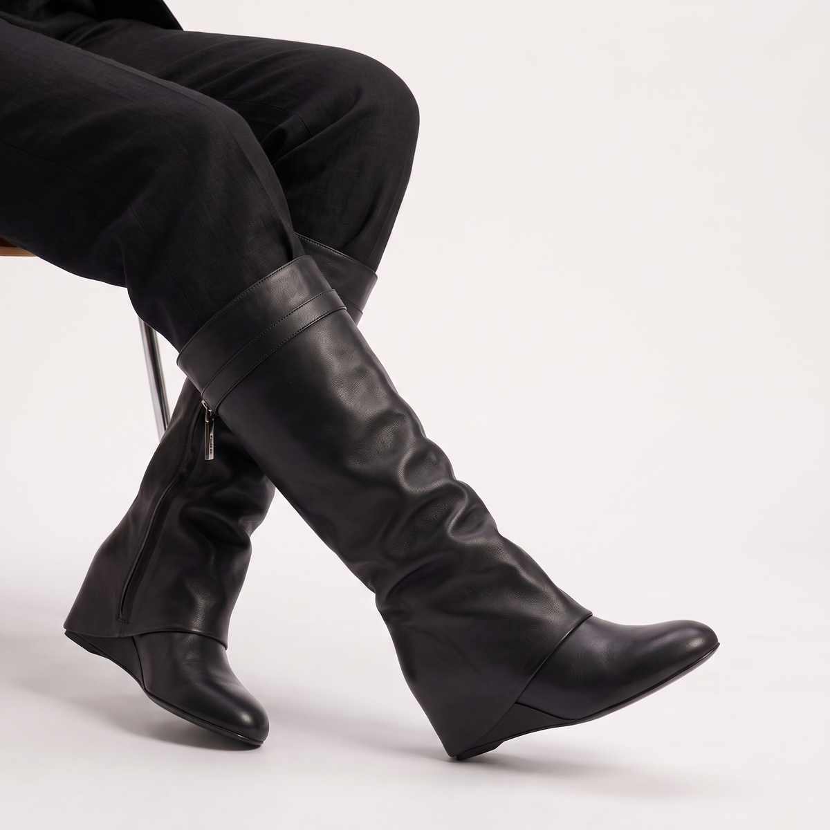 Bottes hautes à large revers et talon compensé — Amielle Paris — vue 4