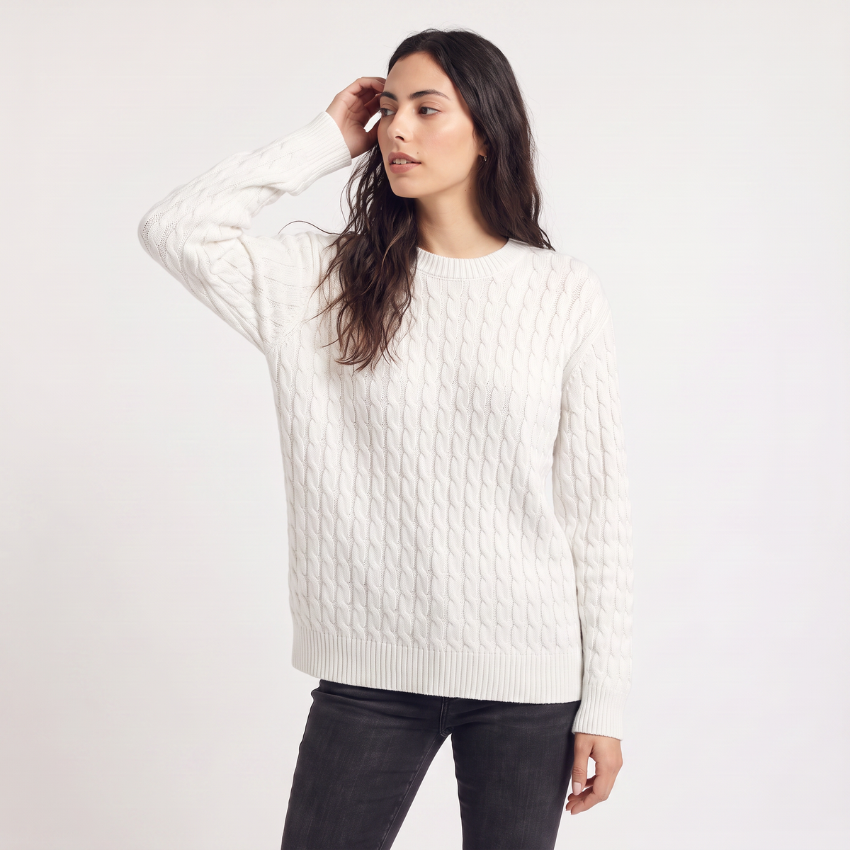 Pull ample en laine à torsades — Amielle Paris — vue 8
