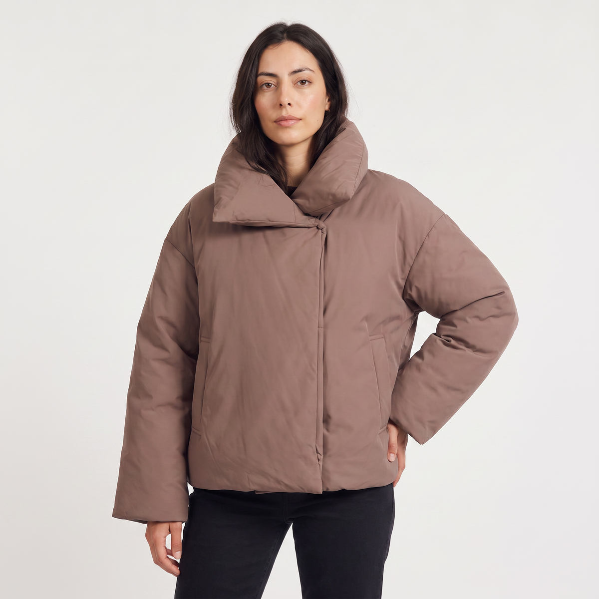 Doudoune courte ample à haut col montant — Amielle Paris — vue 4