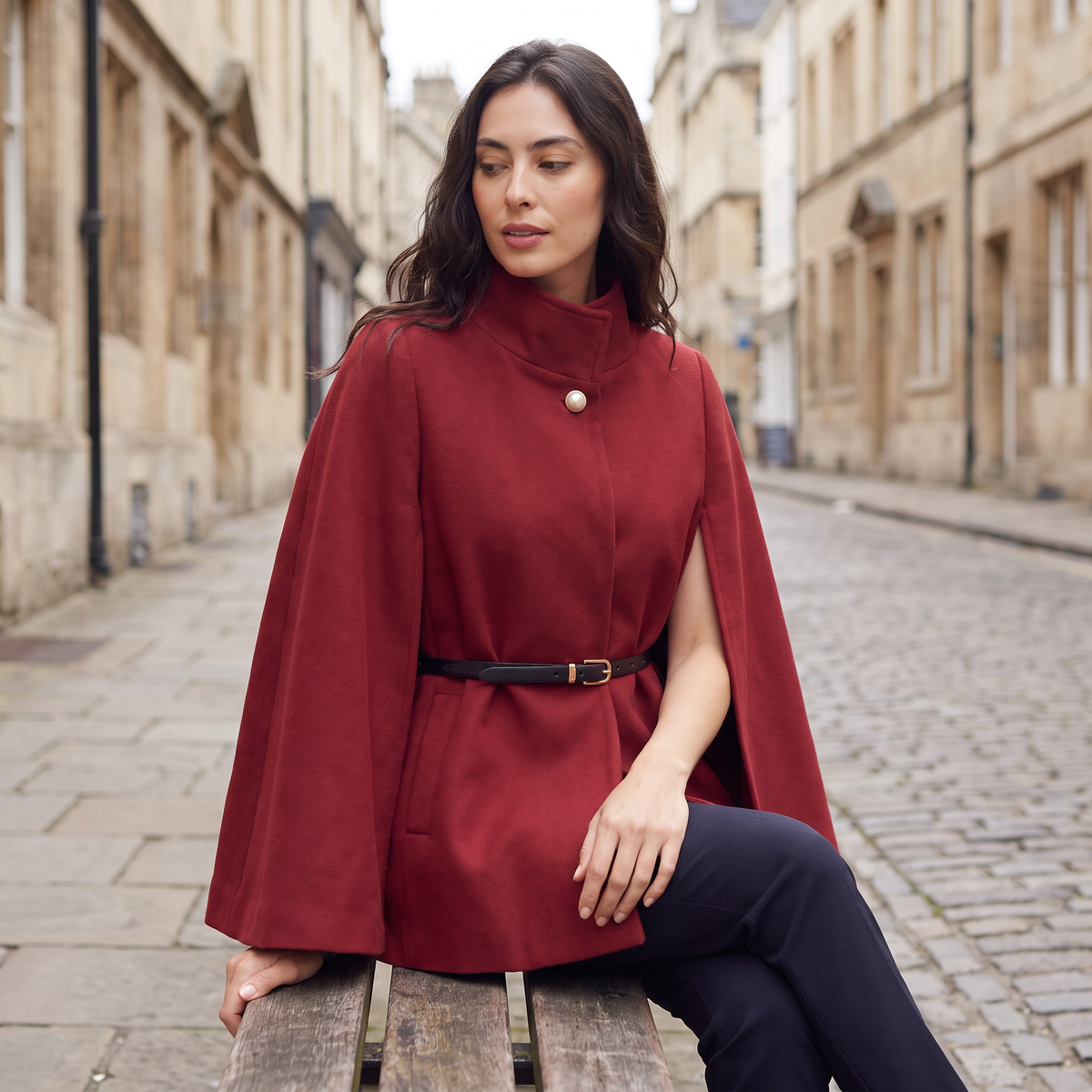 Manteau cape ceinturé à manches chauve-souris — Amielle Paris — vue 3