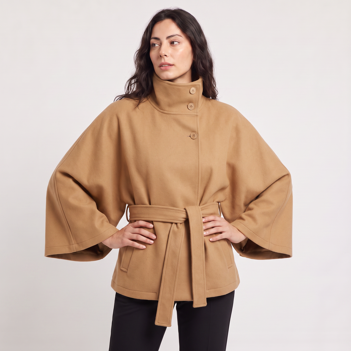 Manteau cape ceinturé à col montant — Amielle Paris — vue 9