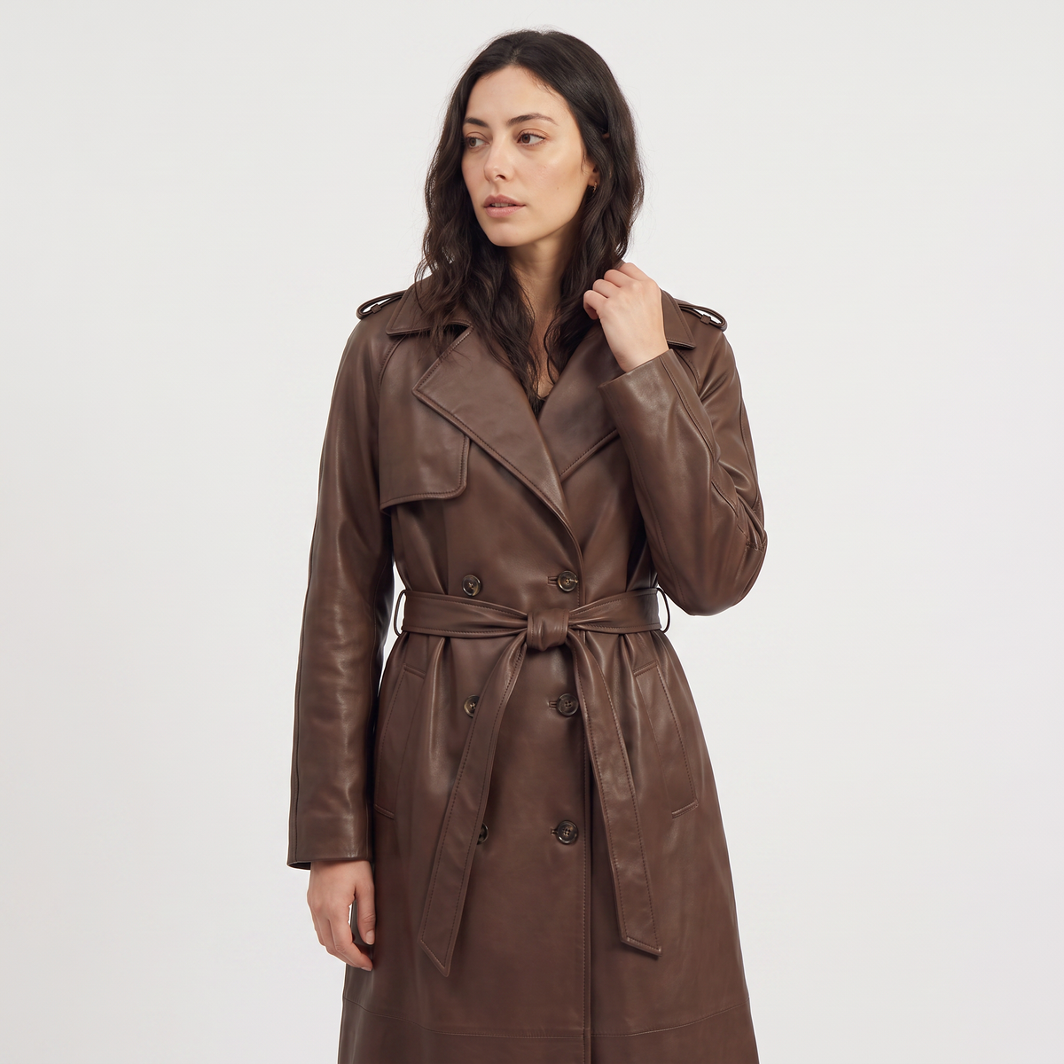 Trench midi ceinturé en simili cuir — Amielle Paris — vue 4