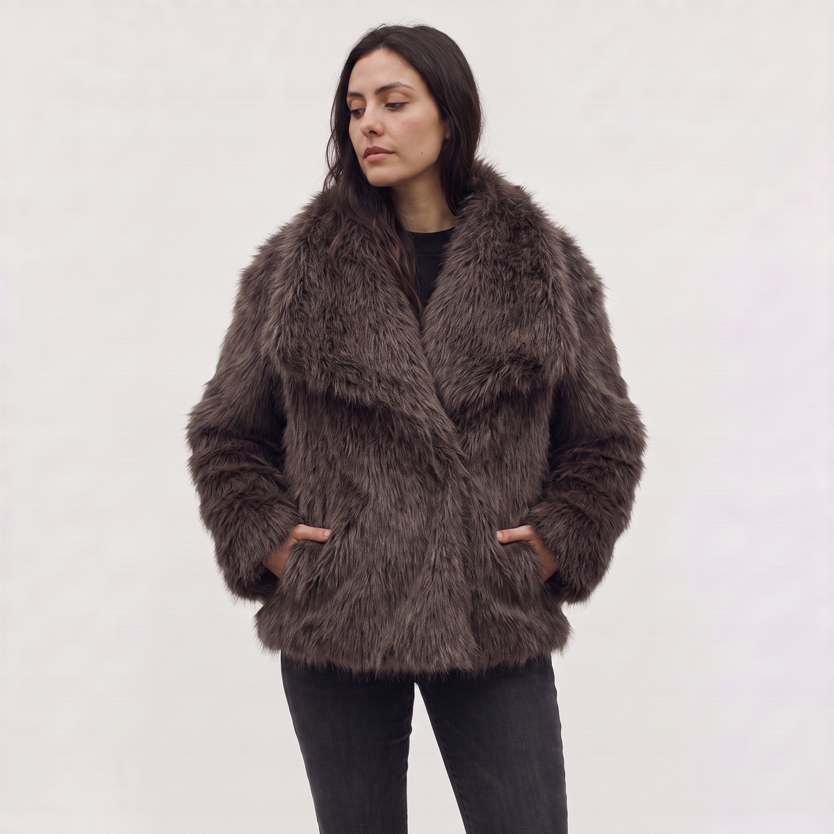 Manteau long en fausse fourrure à grand col — Amielle Paris — vue 7