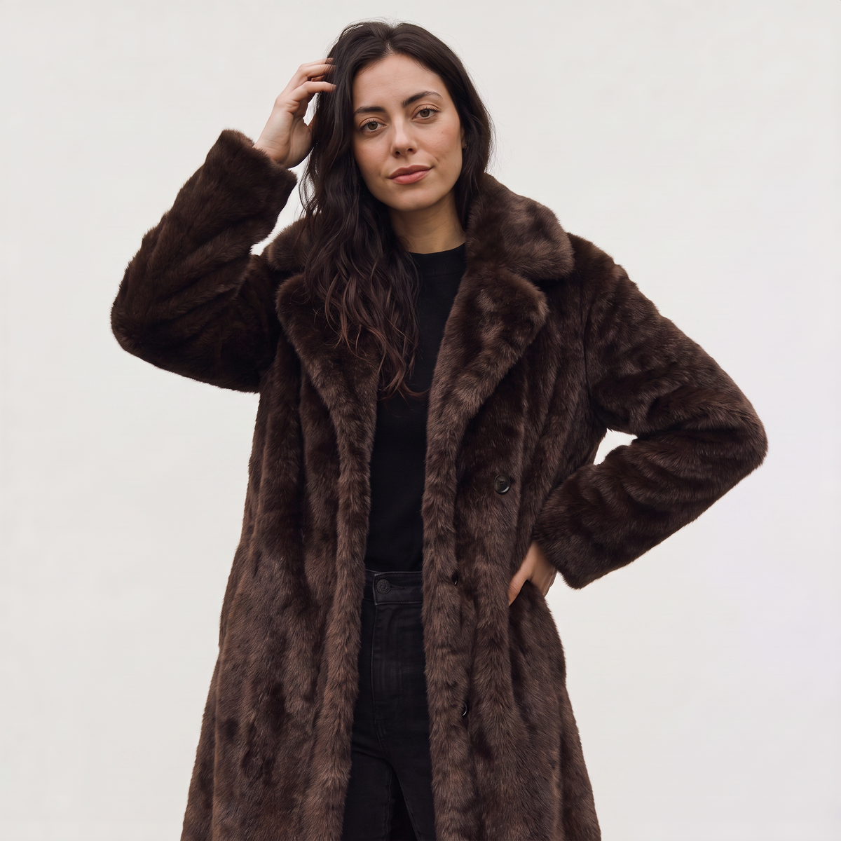 Manteau long en fausse fourrure à deux boutons — Amielle Paris — vue 3
