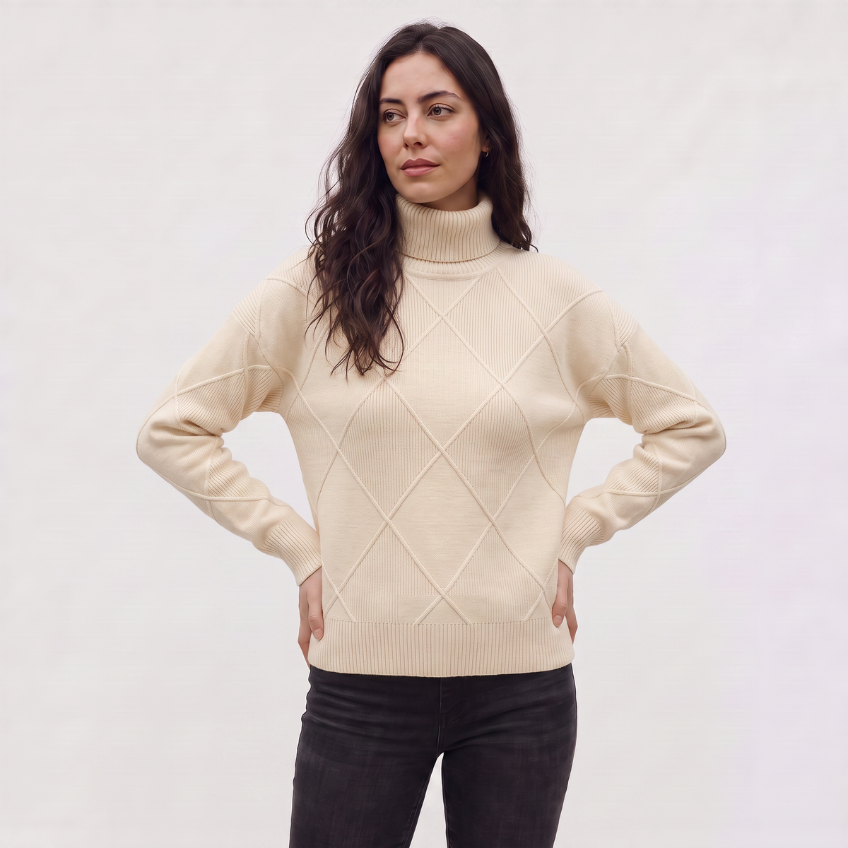 Pull ample à col roulé et torsades — Amielle Paris — vue 5