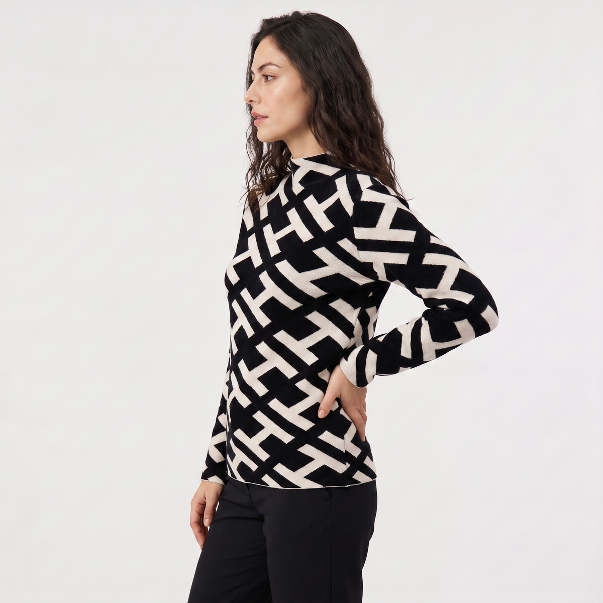 Pull à col roulé en maille aspect velours — Amielle Paris — vue 5