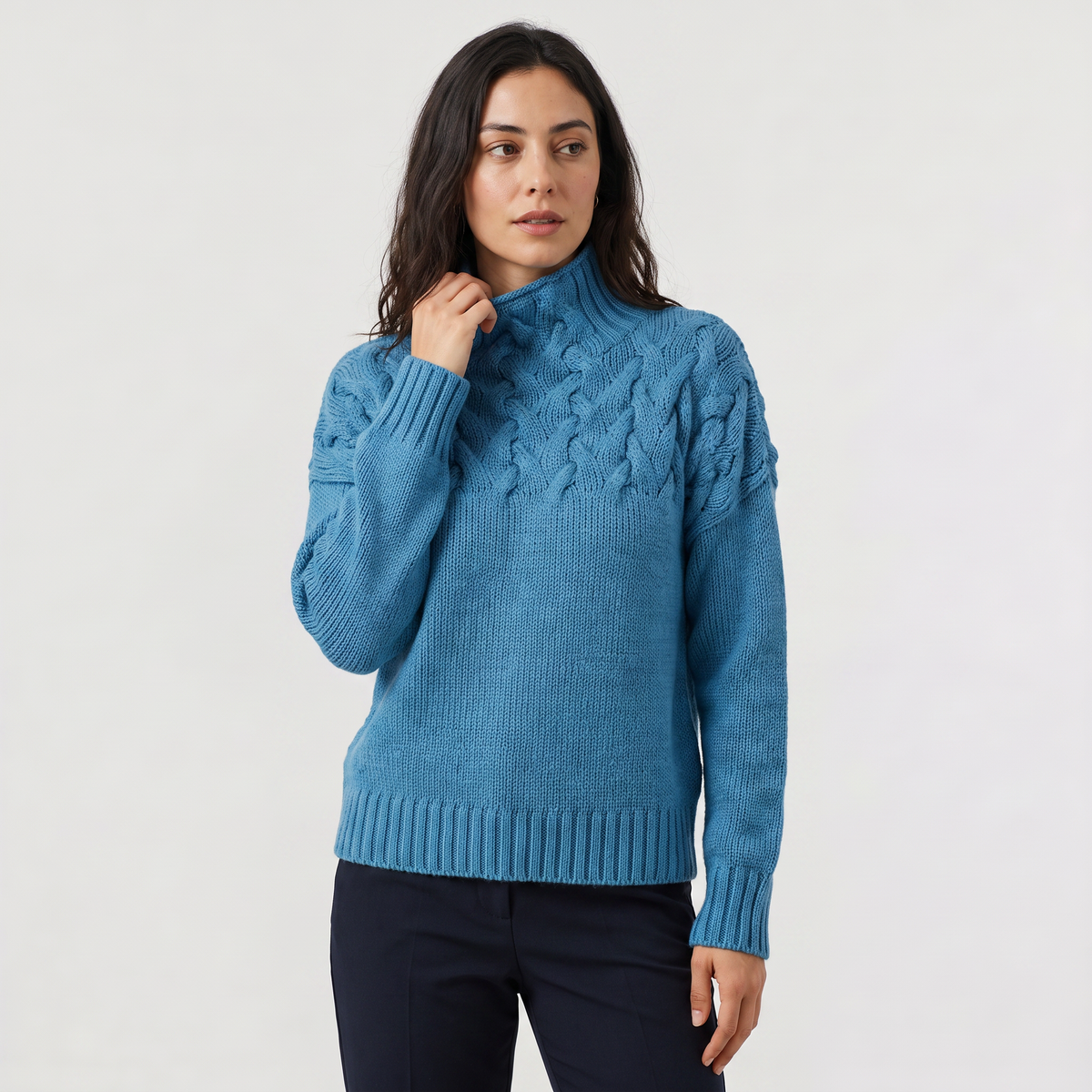 Pull décontracté en maille à col roulé — Amielle Paris — vue 9