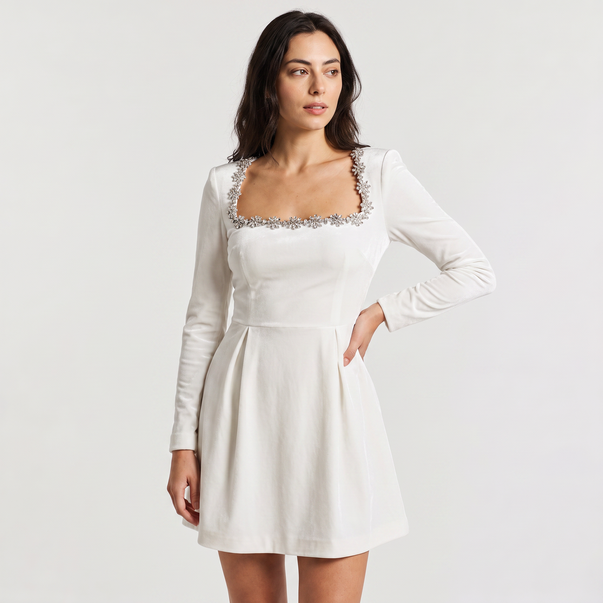 Robe courte en velours à col carré orné — Amielle Paris — vue 9