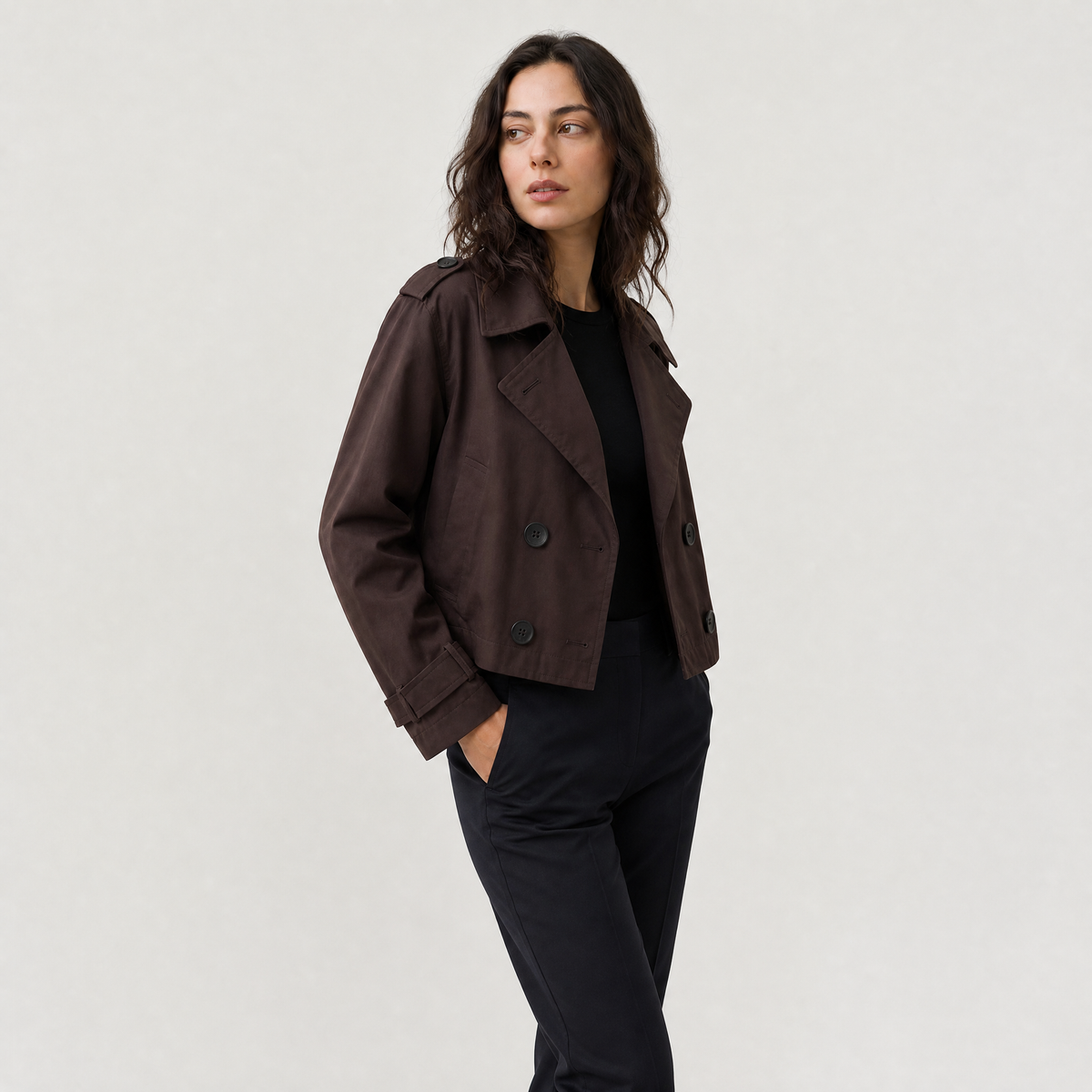 Trench court croisé à larges revers — Amielle Paris — vue 5