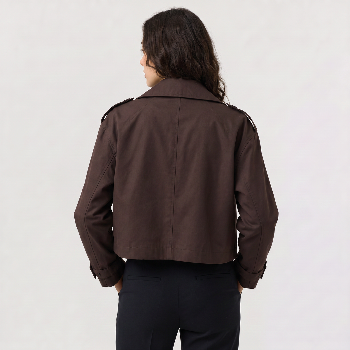 Trench court croisé à larges revers — Amielle Paris — vue 4