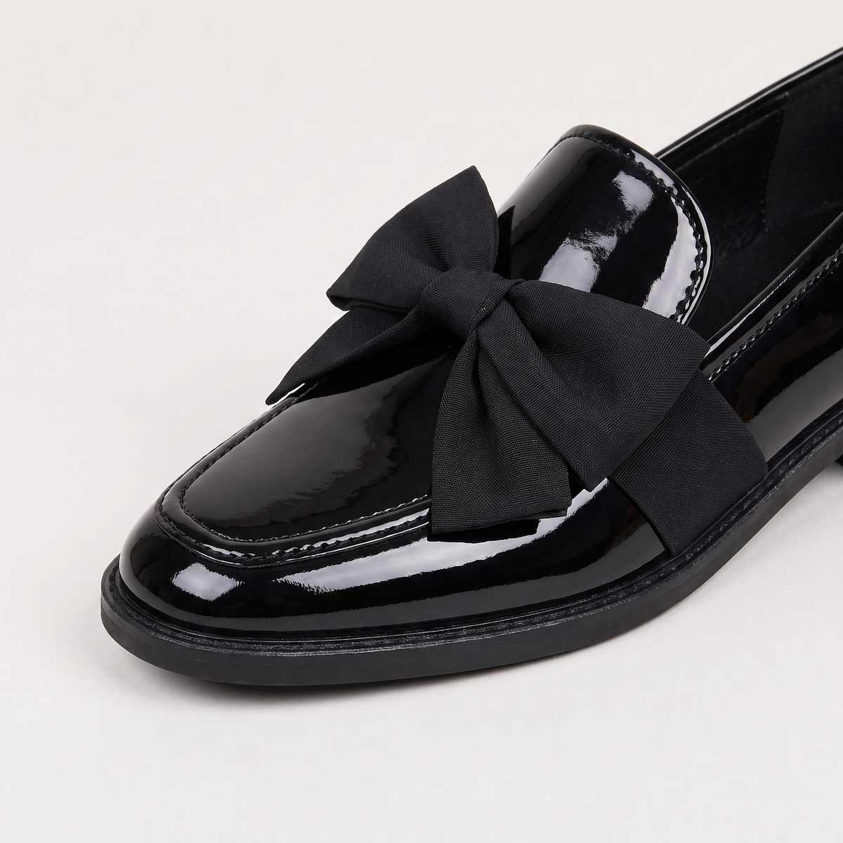 Mocassins vernis à grand nœud et bout carré — Amielle Paris — vue 4