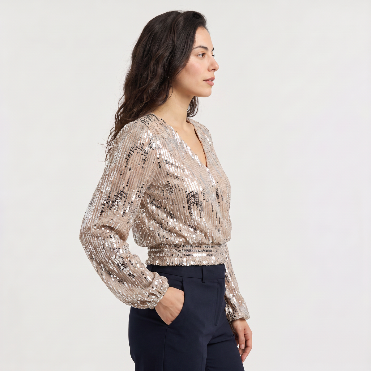 Blouse à sequins col V et manches longues — Amielle Paris — vue 4