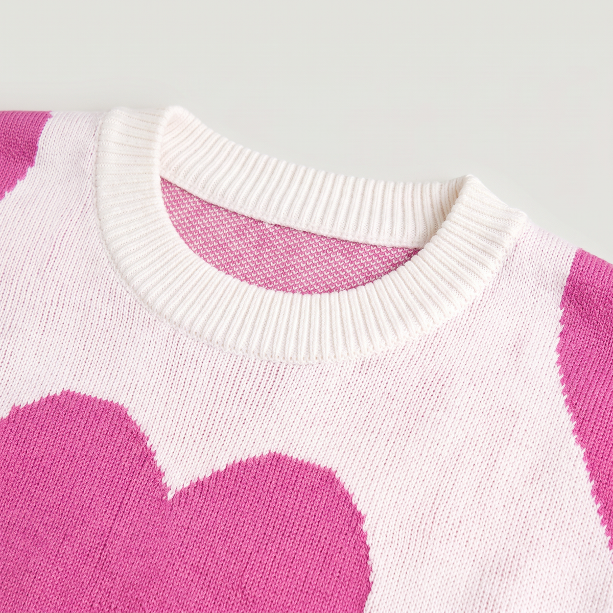 Pull à motifs cœurs et col rond — Amielle Paris — vue 7