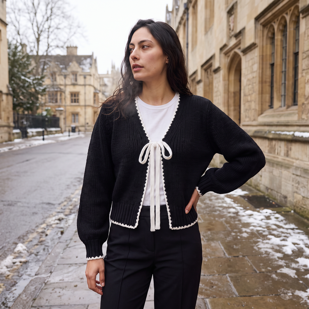 Cardigan court à liens et bordures festonnées — Amielle Paris — vue 2