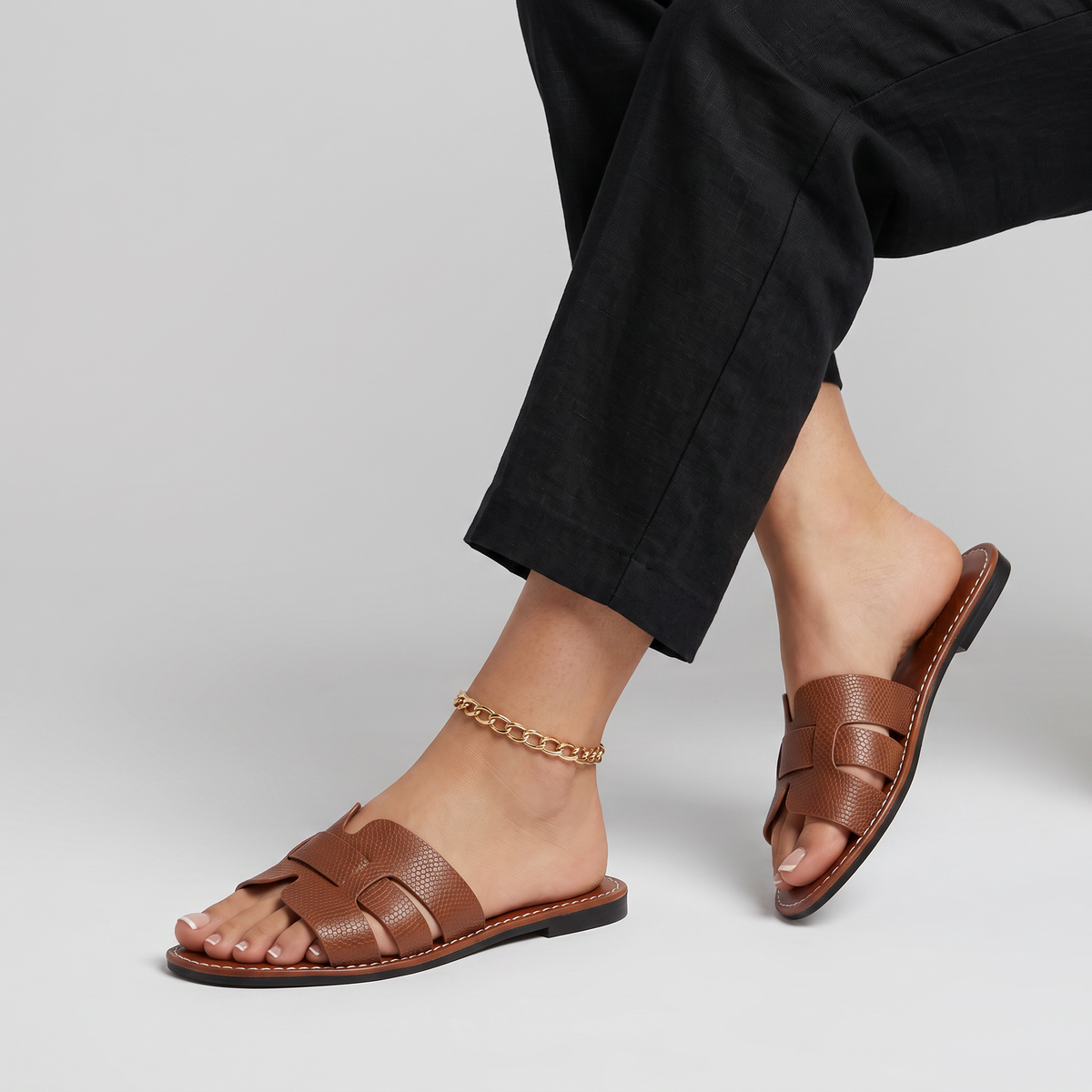 Mules plates à dessus découpé — Amielle Paris — vue 4