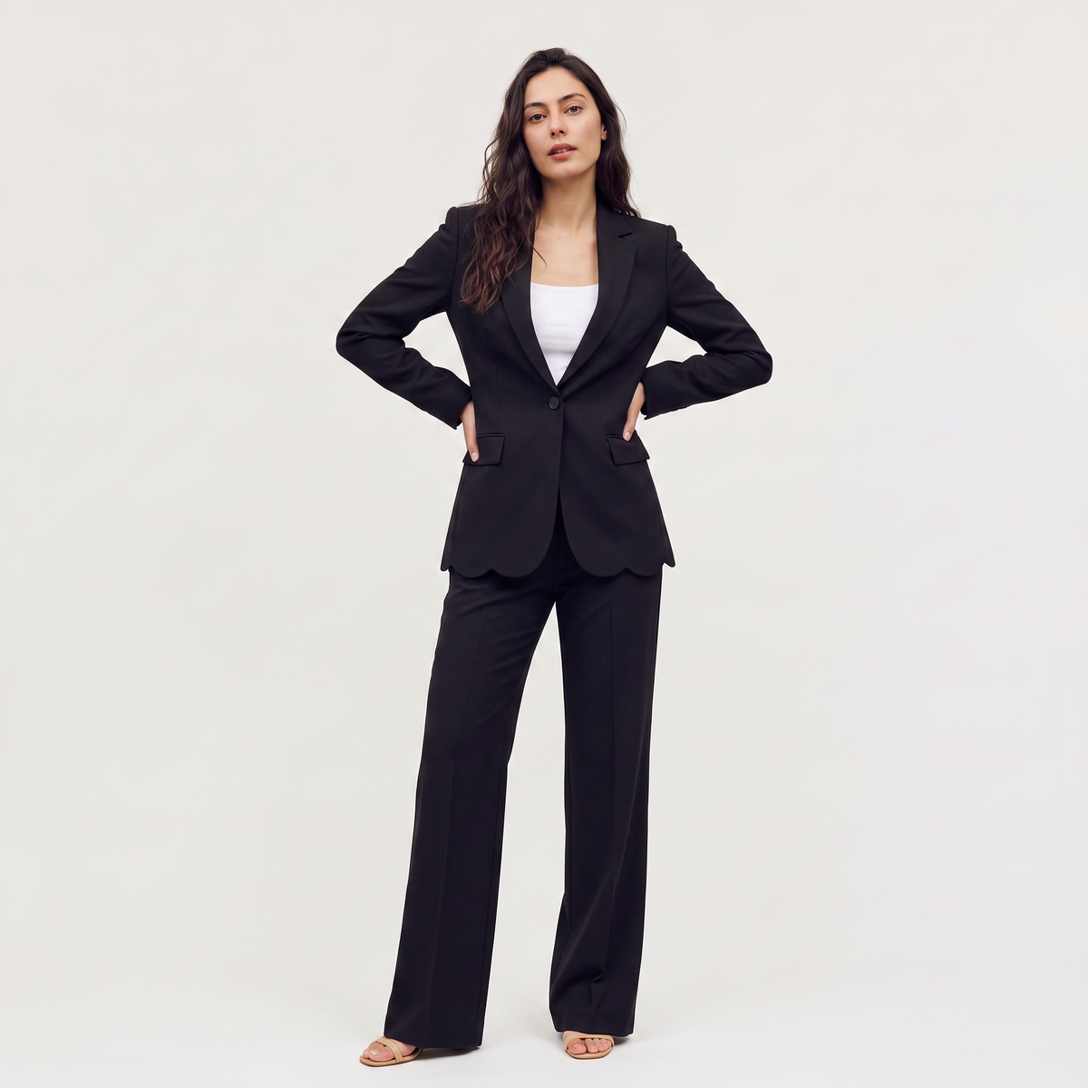 Tailleur deux pièces à blazer et pantalon large — Amielle Paris — vue 3