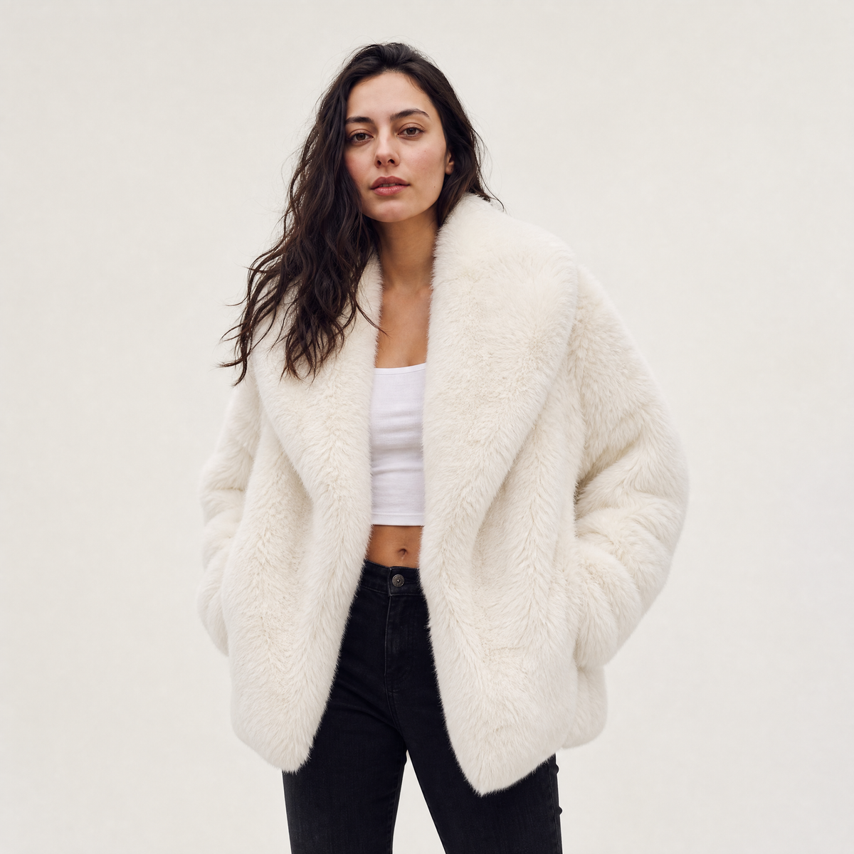 Manteau court en fausse fourrure à grand col — Amielle Paris — vue 9