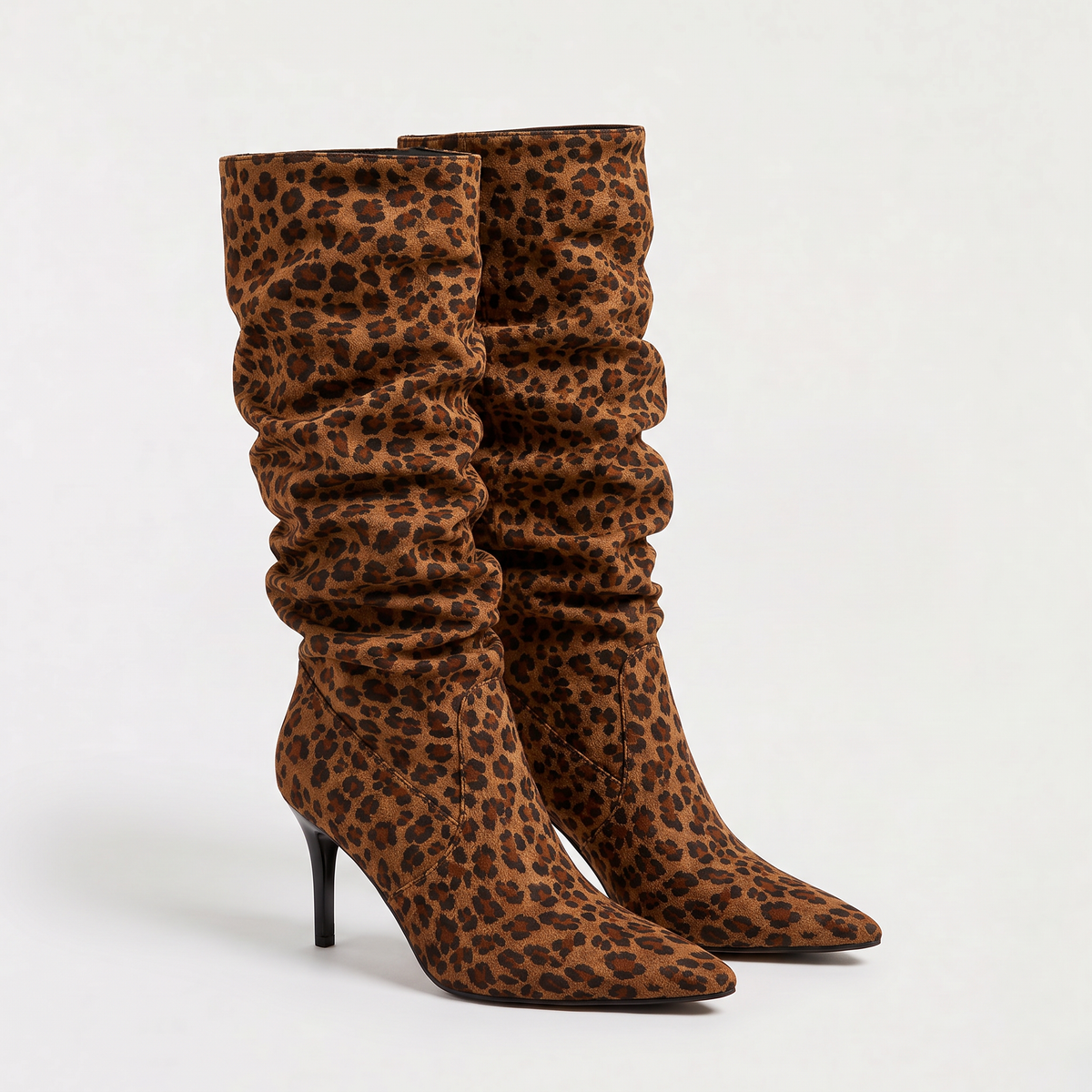 Bottes hautes plissées à bout pointu et talon fin — Amielle Paris — vue 3