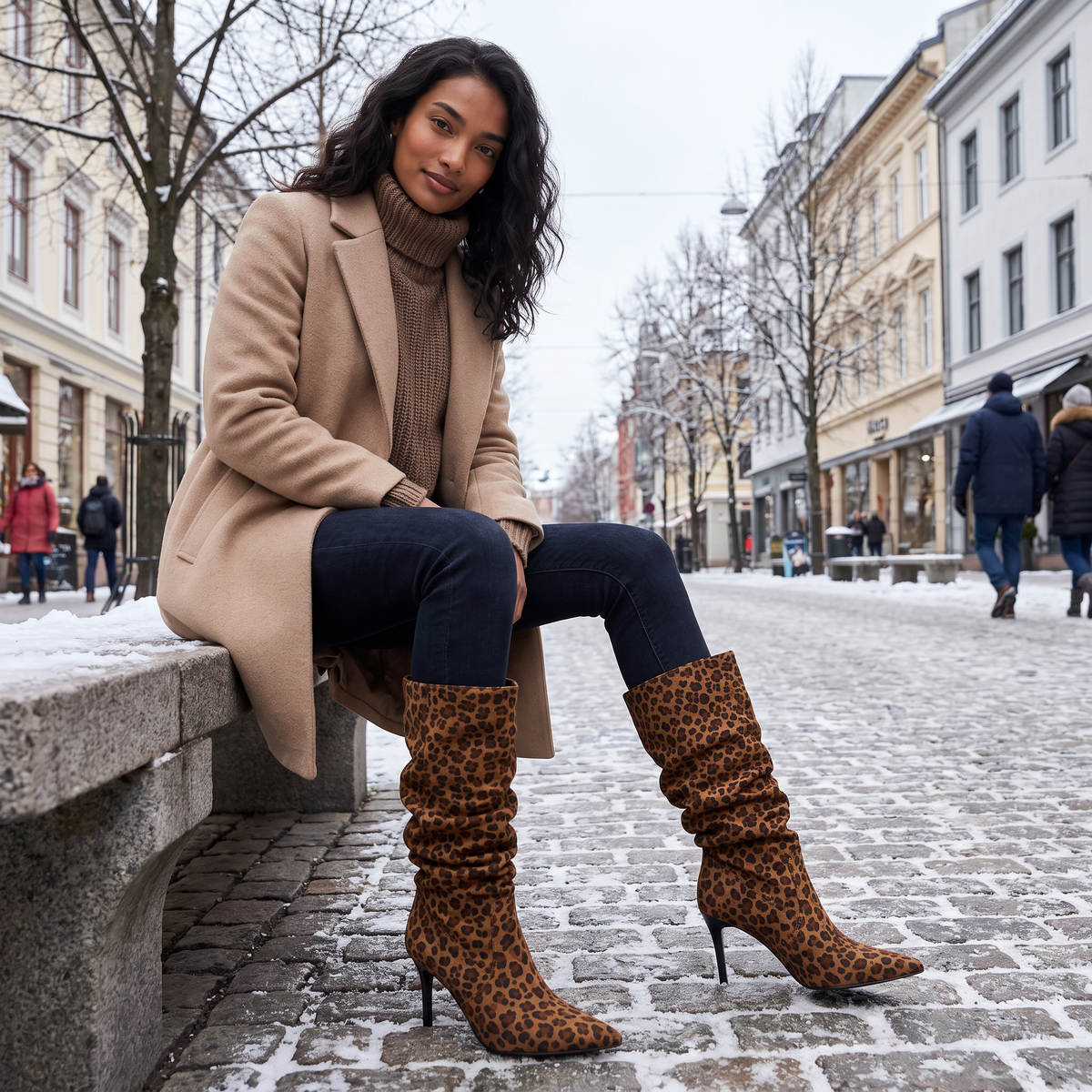 Bottes hautes plissées à bout pointu et talon fin — Amielle Paris — vue 2