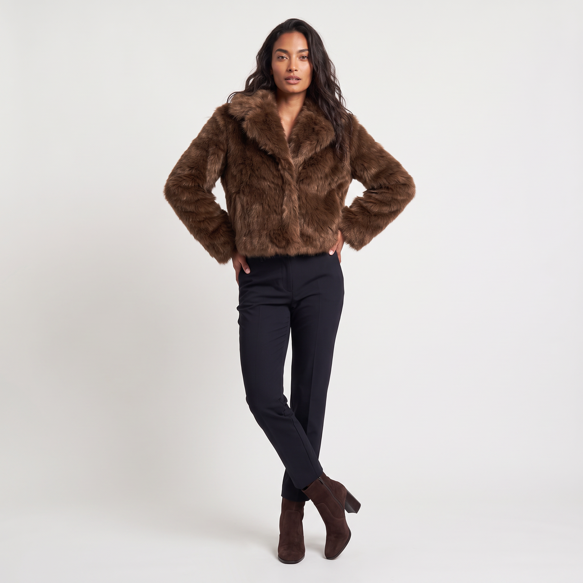 Veste ample en fausse fourrure à longs poils — Amielle Paris — vue 4