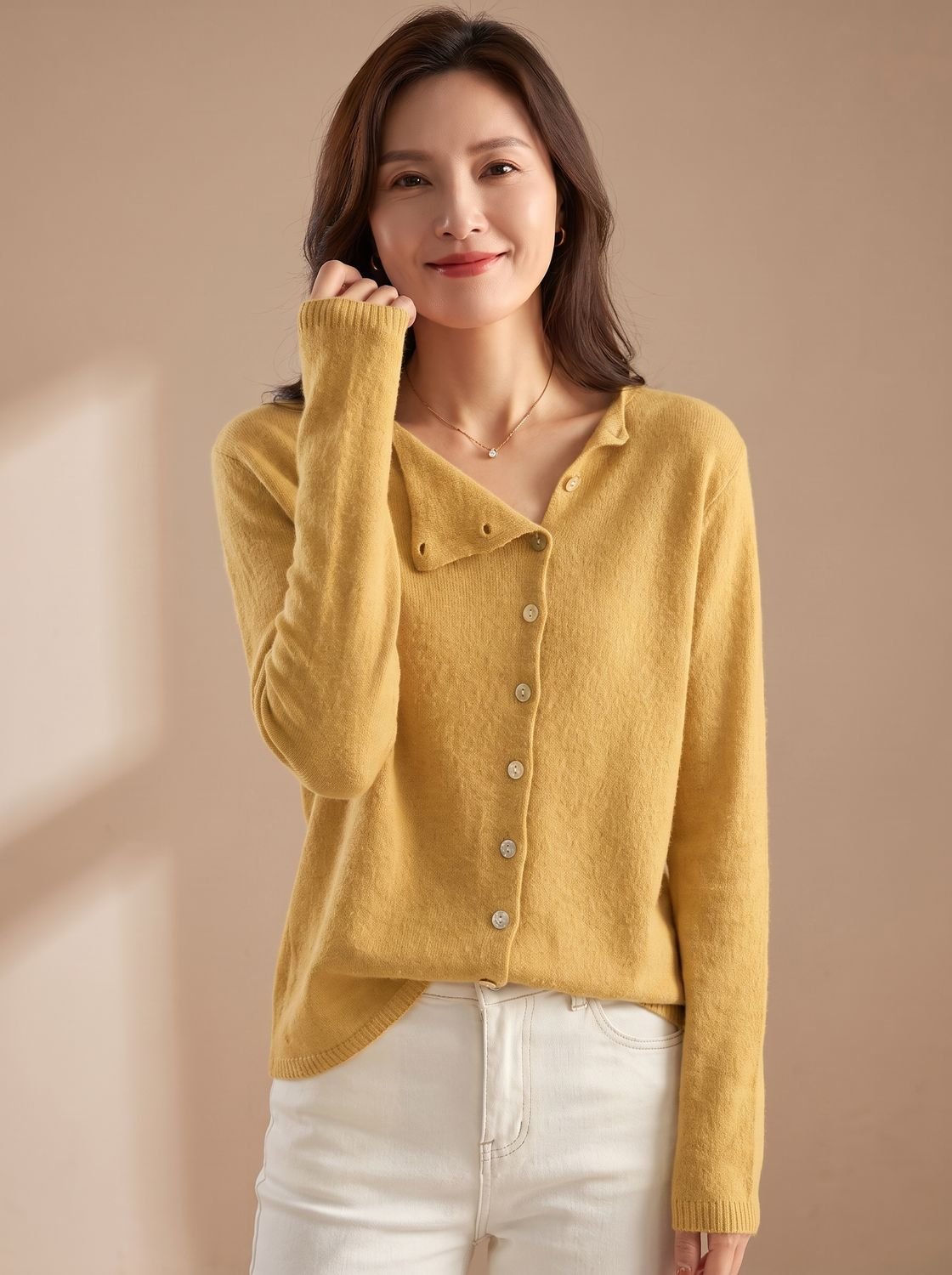Elowen — Cardigan à boutonnage asymétrique — Amielle Paris