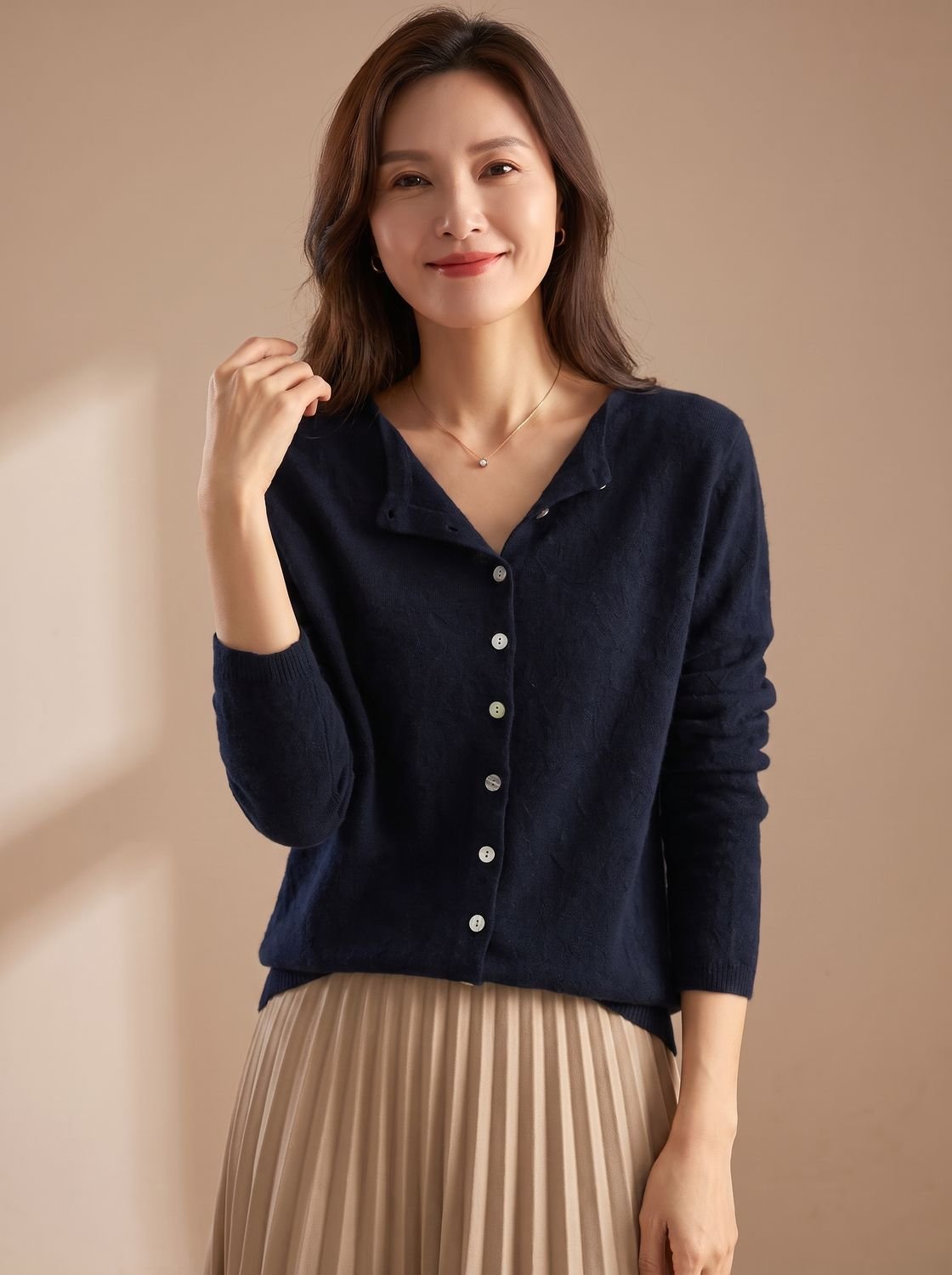 Elowen — Cardigan à boutonnage asymétrique — Amielle Paris